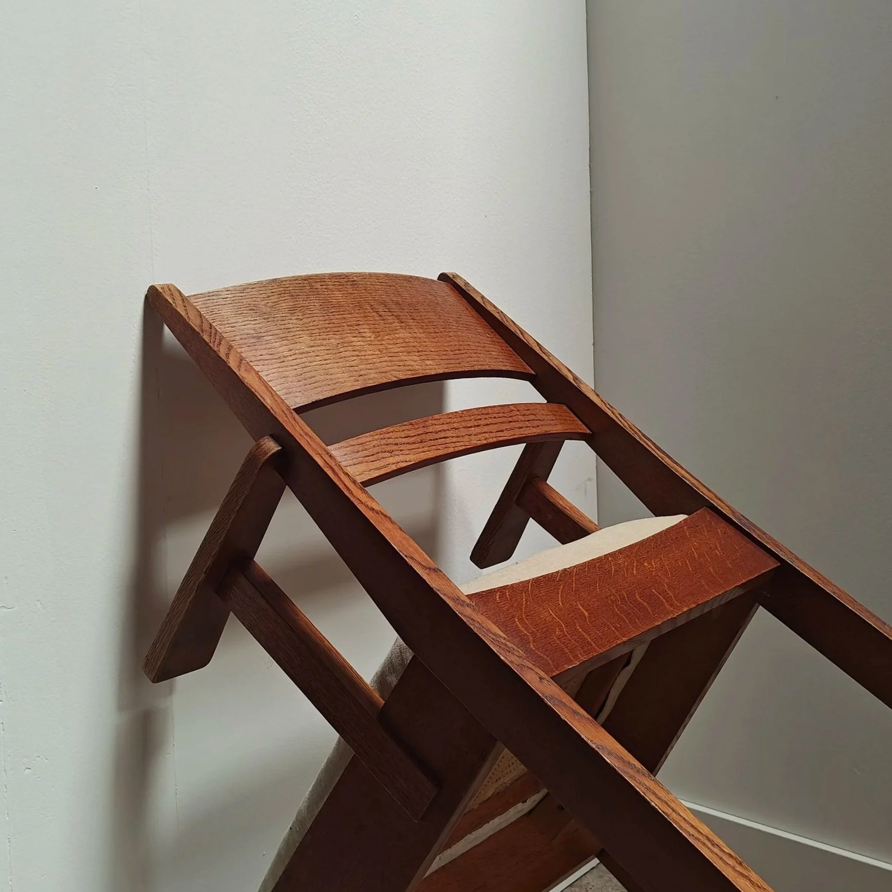 Spacious+office+chair+in+Haagse+School+style+14.jpg