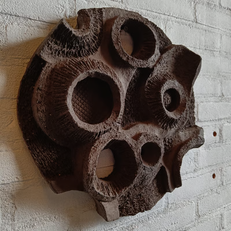 Wall sculpture, round 3.png