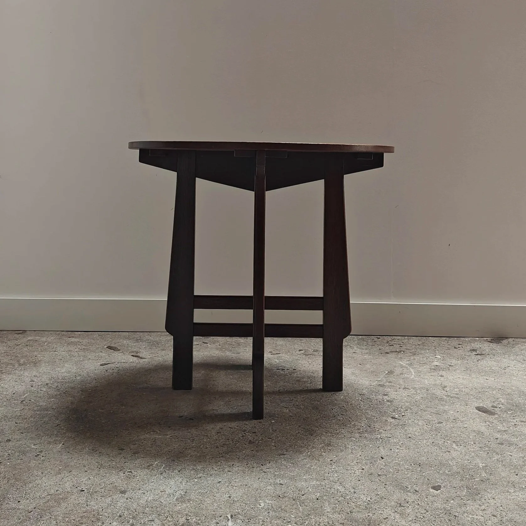 Art+Deco+side+table+with+double+support+design+feature+3.jpg