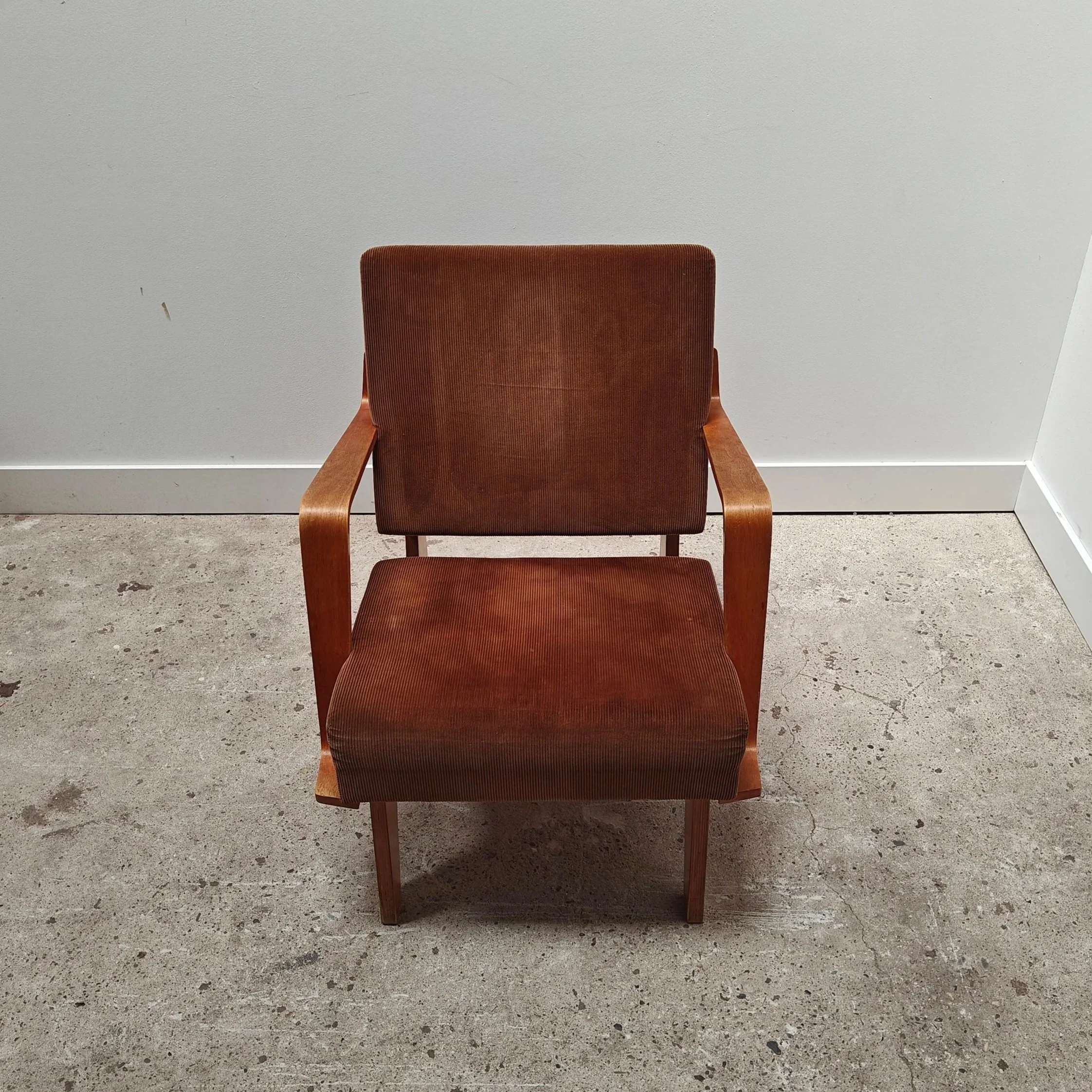 Combex+FB03+armchair+with+magazine+holder%2C+Cees+Braakman+for+Pastoe+4.jpg