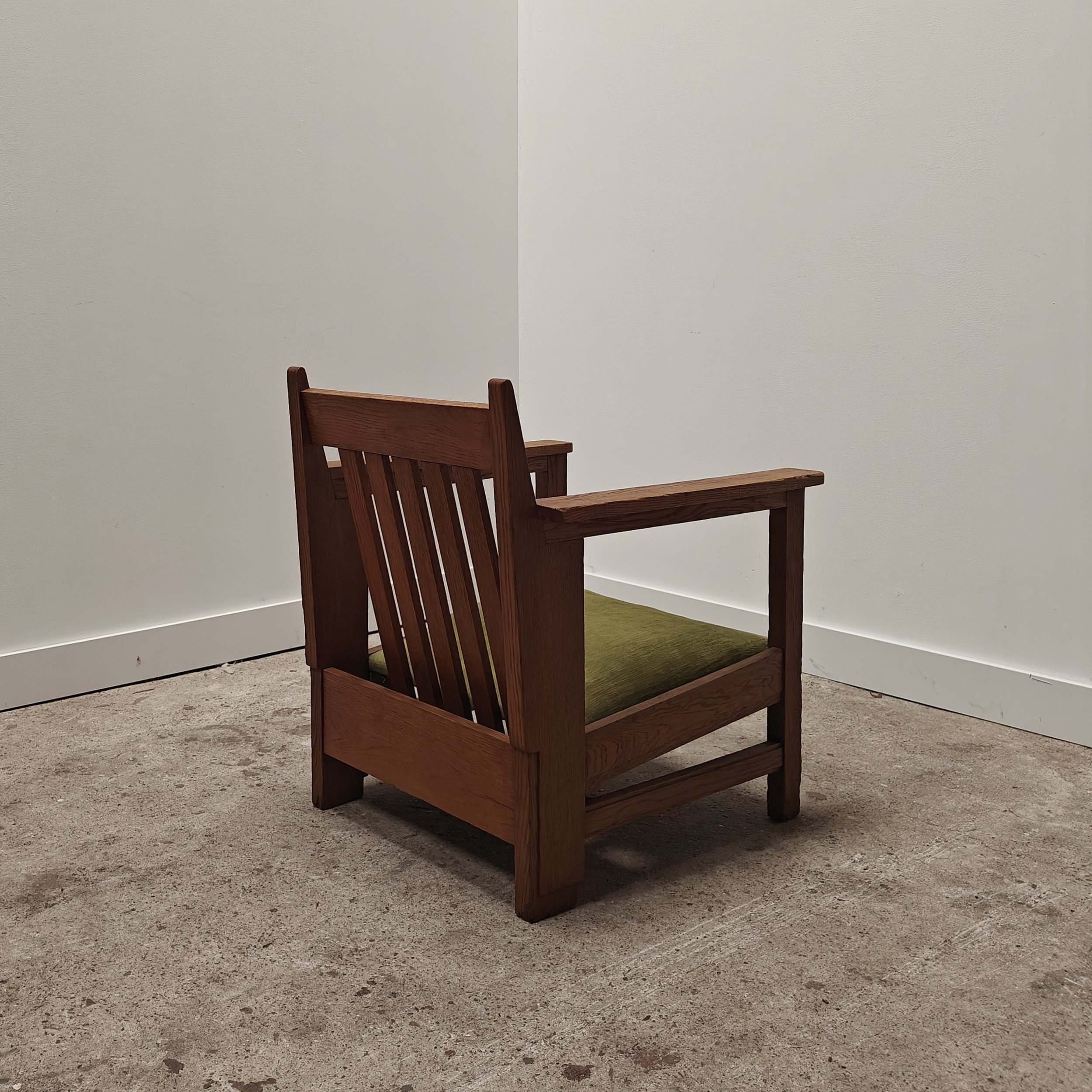 Architectural armchair Haagse school from the 1920s