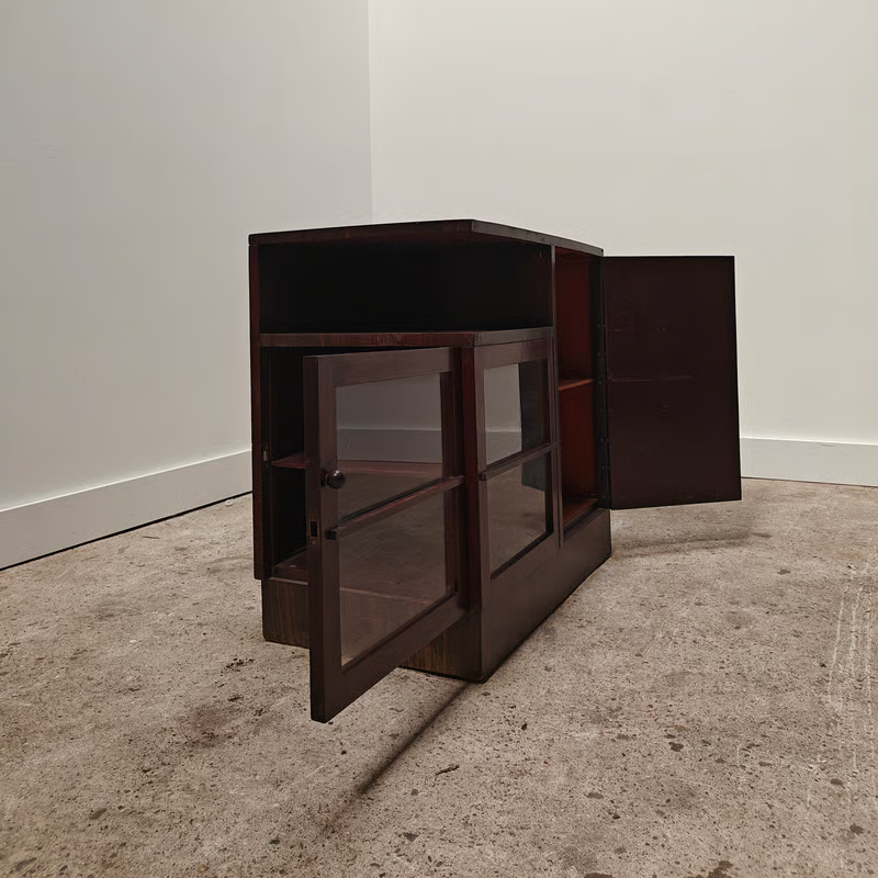 Dark asymmetrical Haagse school, corner cupboard 3.png