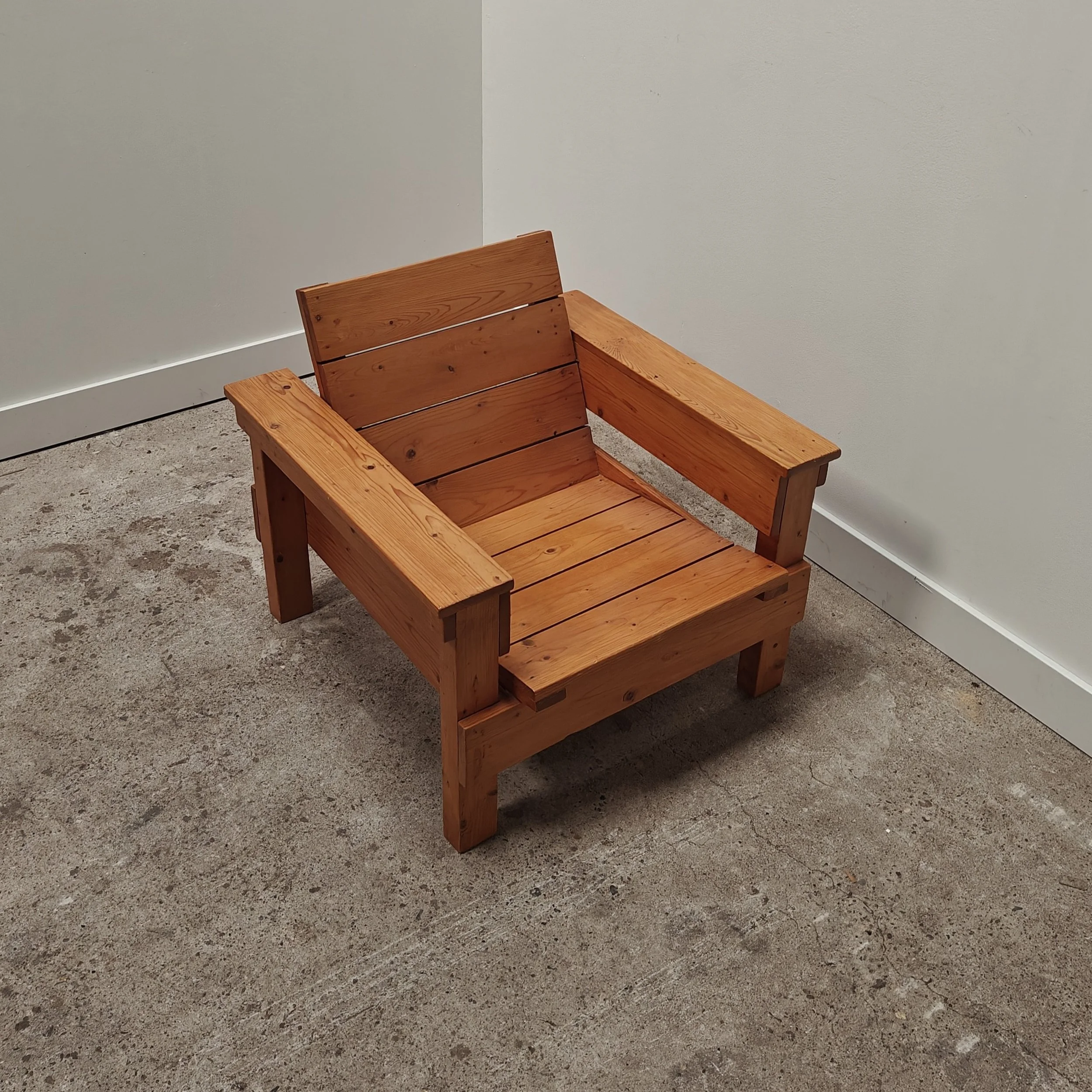 Pine crate like arm chair 4.jpg