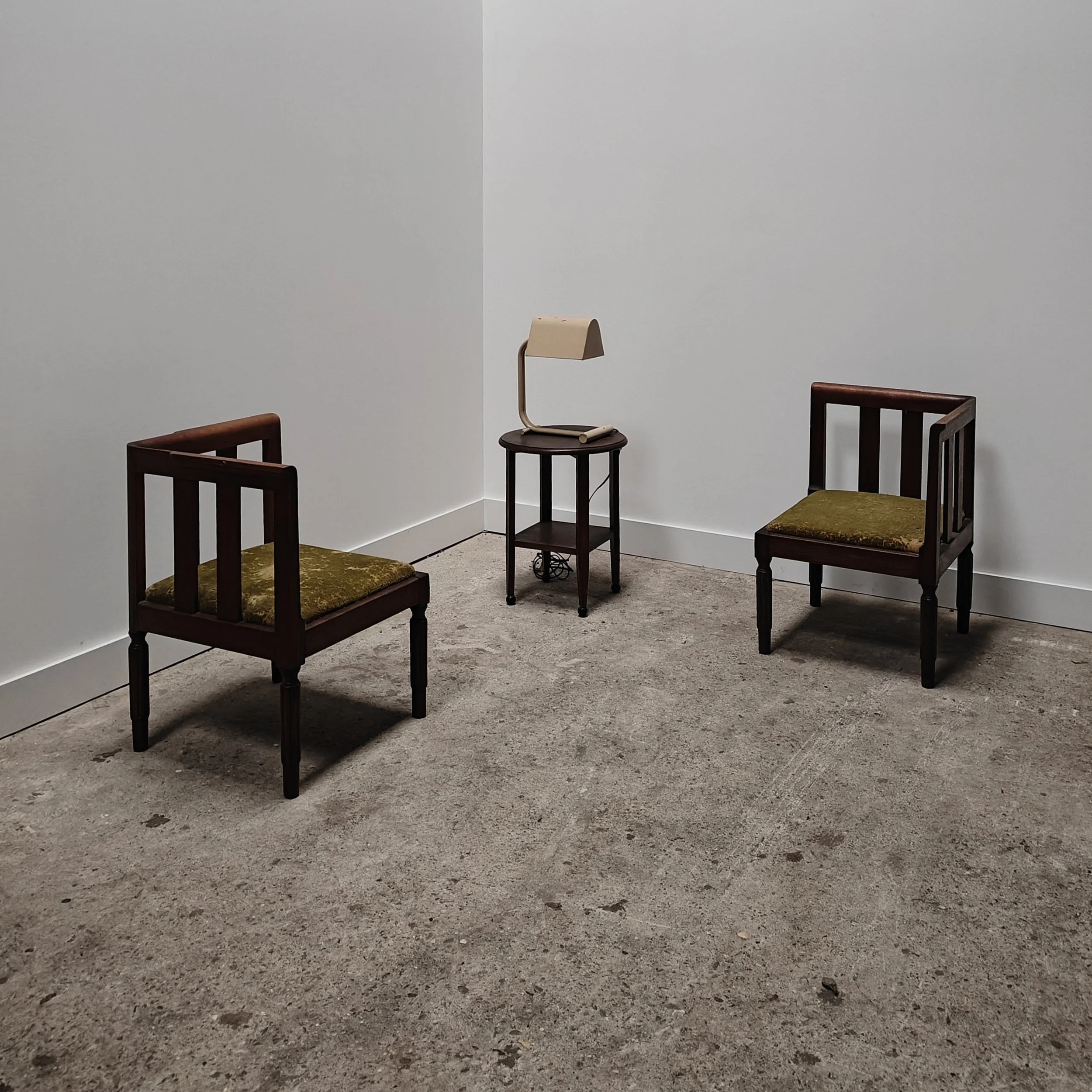 Classic set of two corner chairs, with table