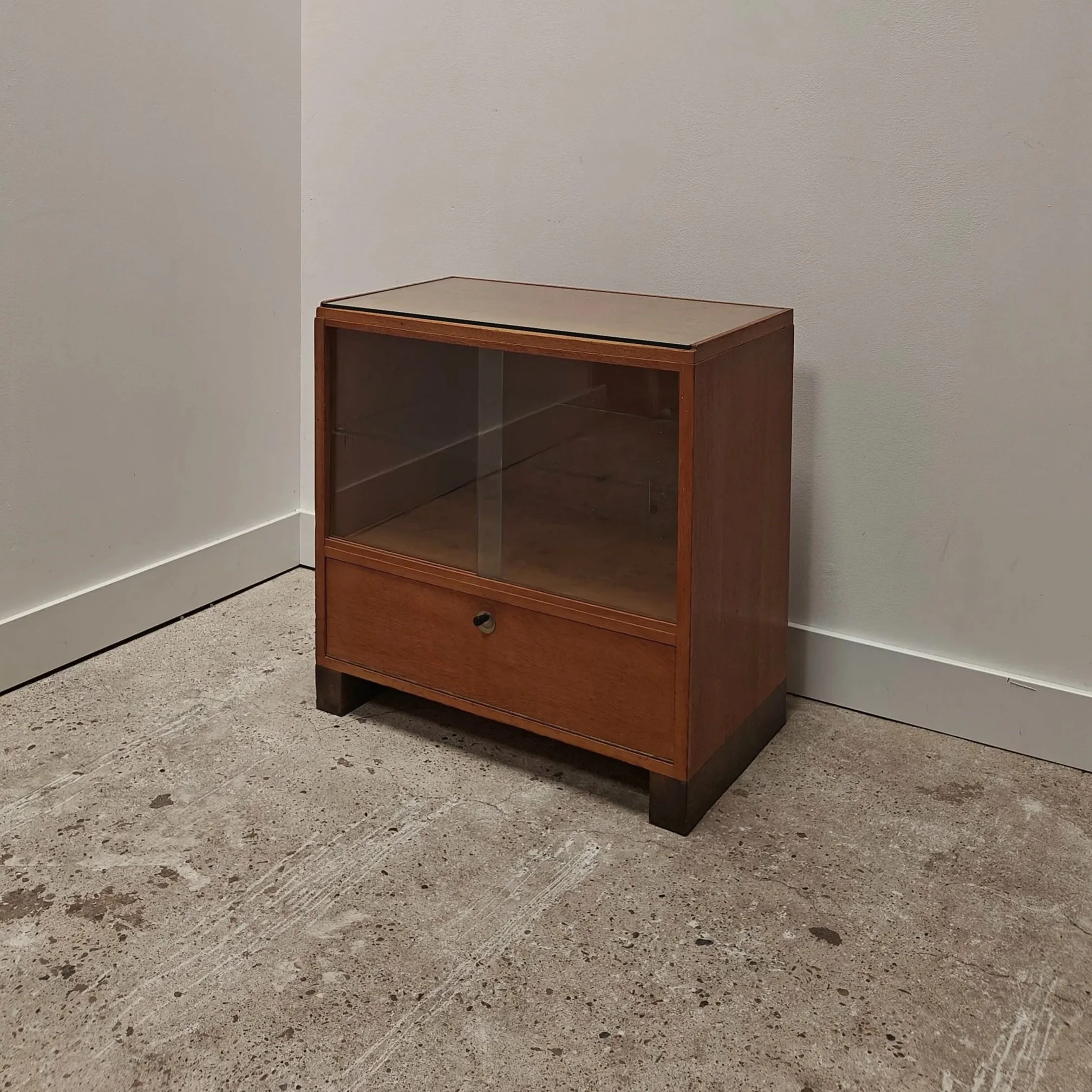 Willem Penaat cabinet for Metz and Co 1920s
