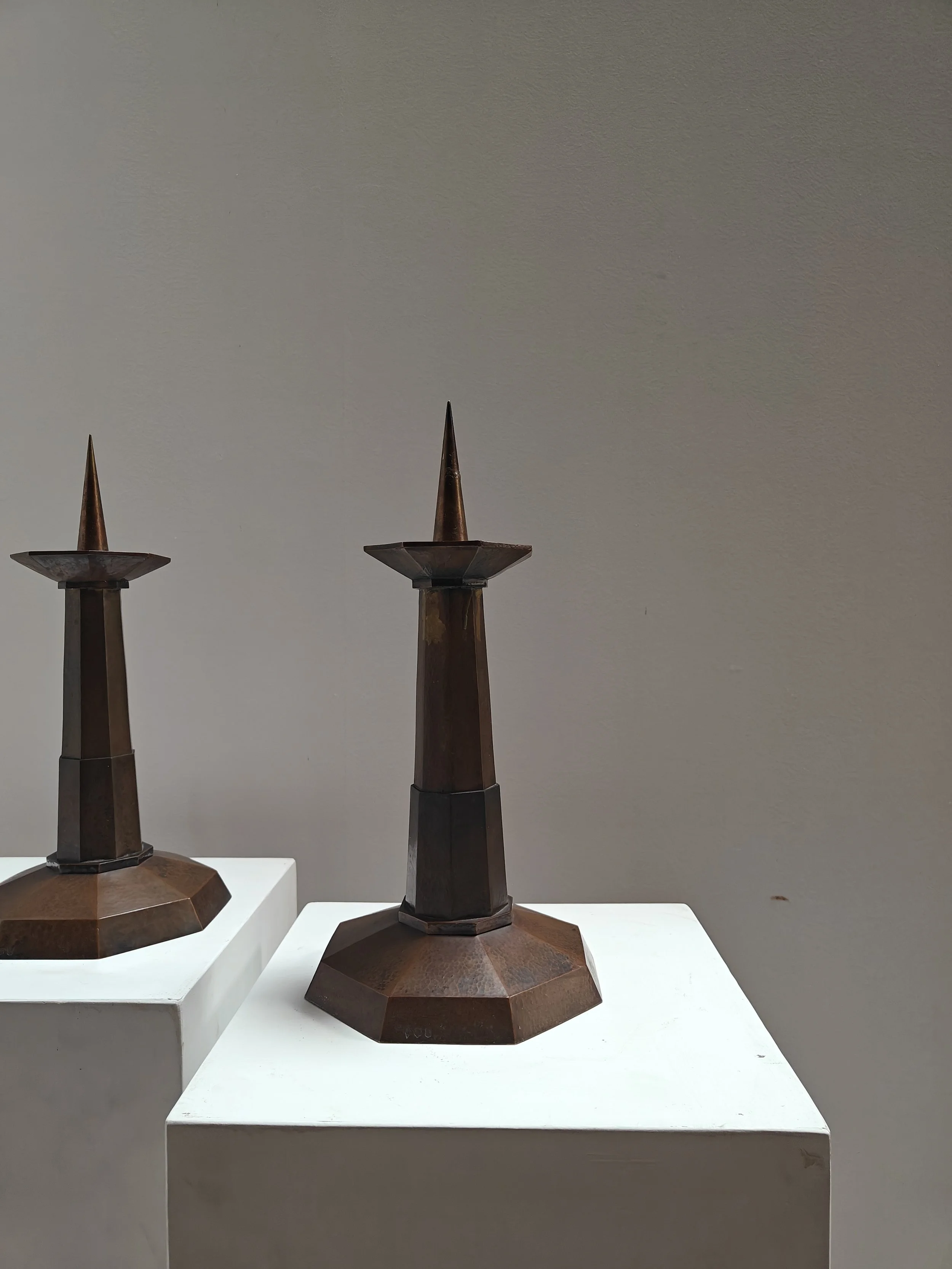 Groningse Metaalwarenfabriek Ter Molen Zilverfabriek Voorschoten Amsterdamse school cable holders 9.jpg