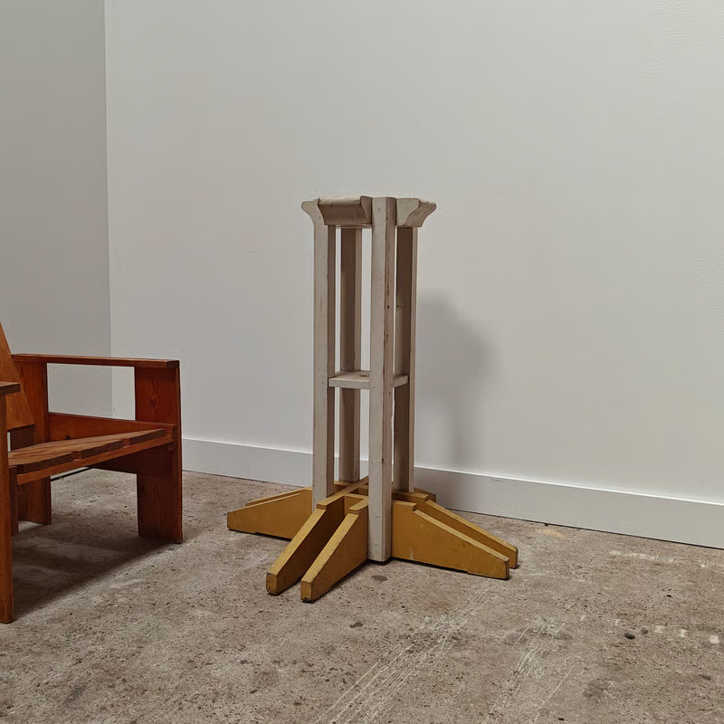 Butter yellow and white constructed plinths 4.png