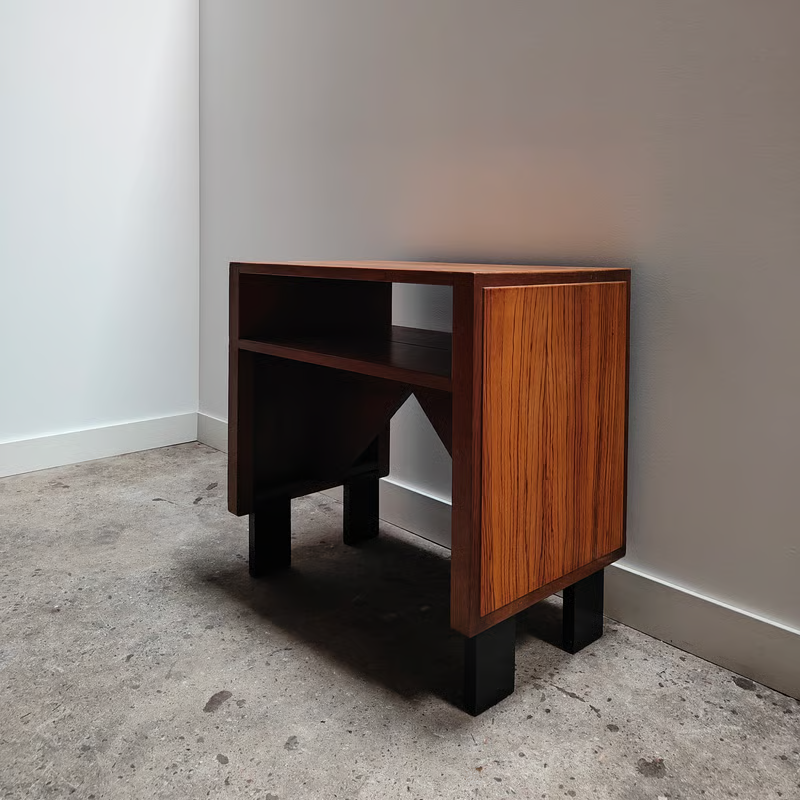 Amsterdam school console 5.png