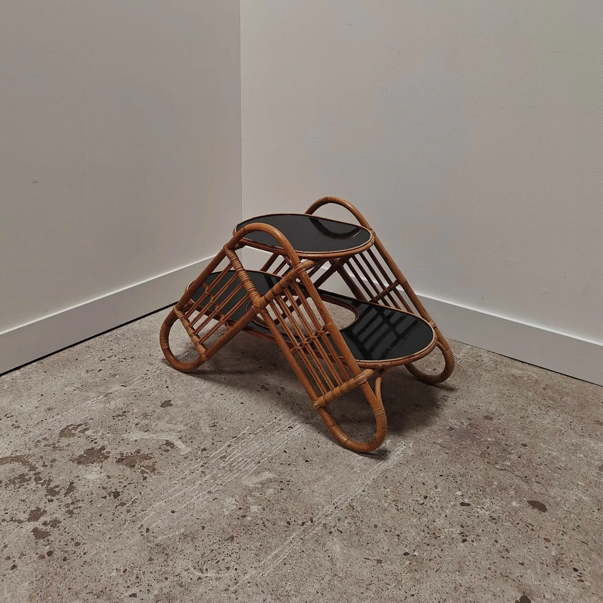 Triangle shape rattan and black sidetable
