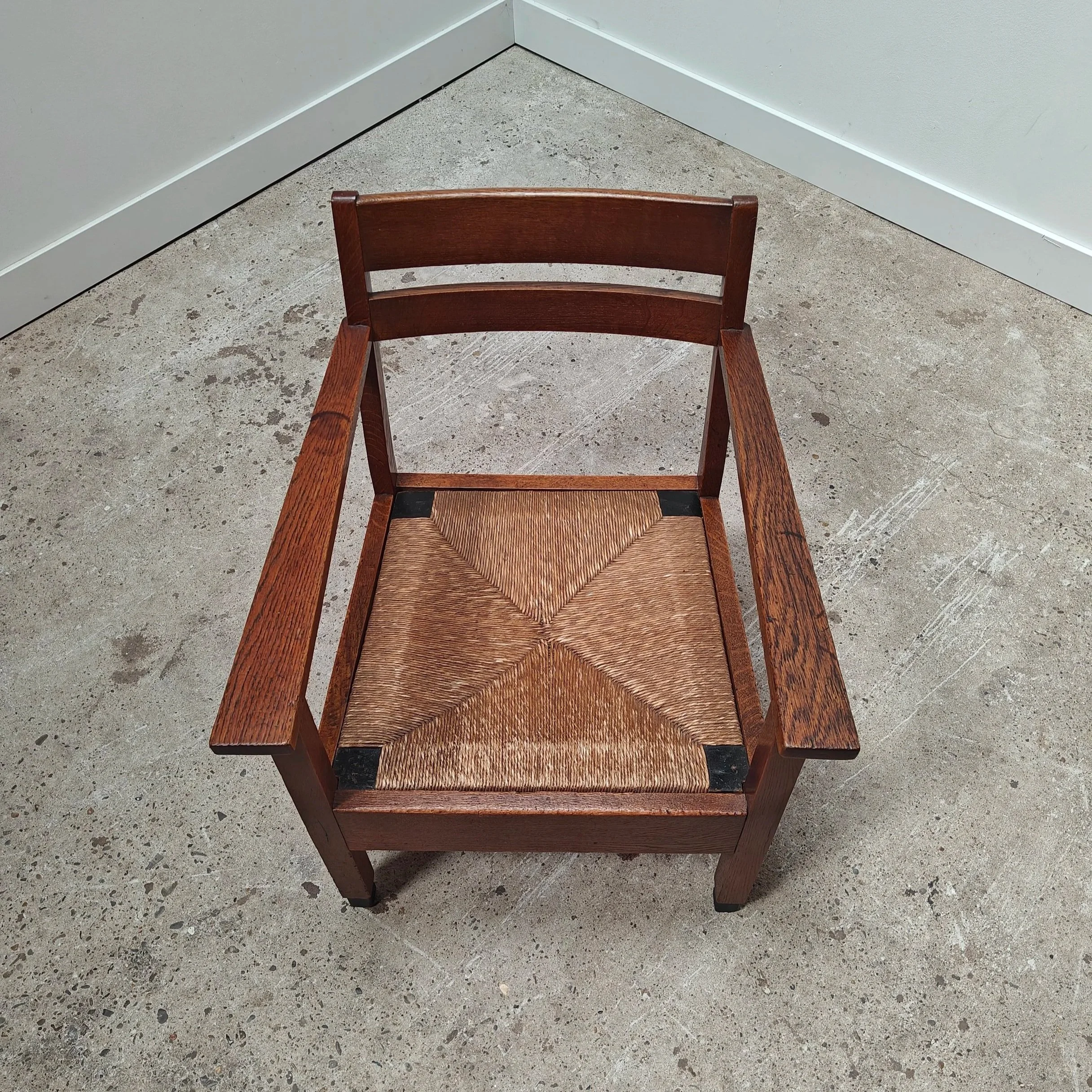 Haagse+school+armchair+with+rush+seats+and+black+accents+6.jpg