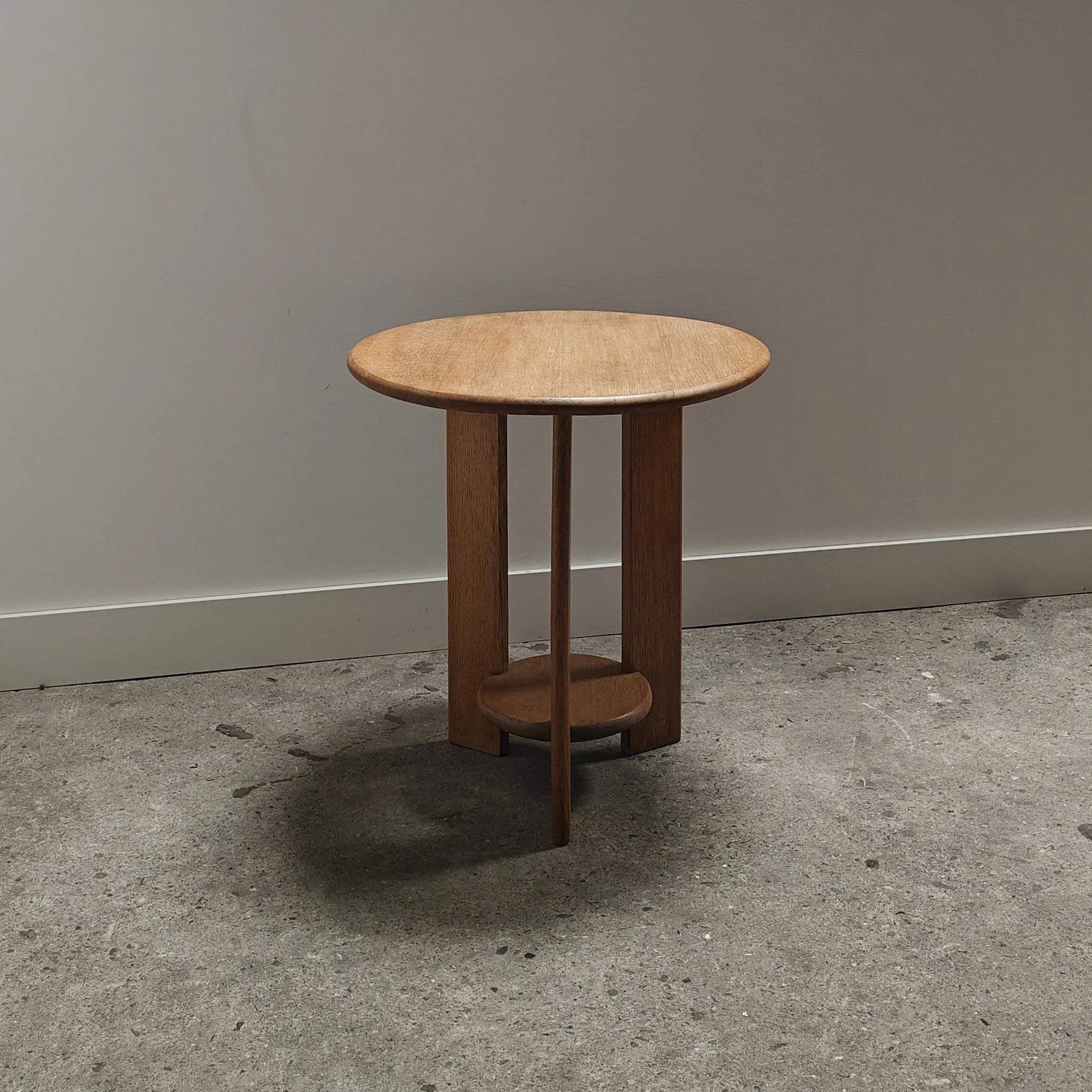Round Haagse school sidetable