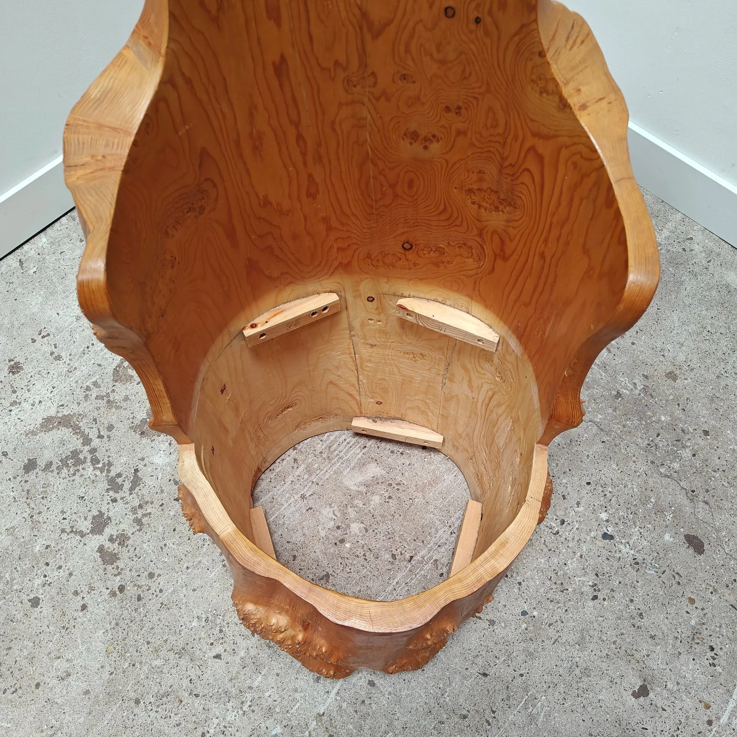 Tree+trunk+kubb+chair+with+knots+13.jpg