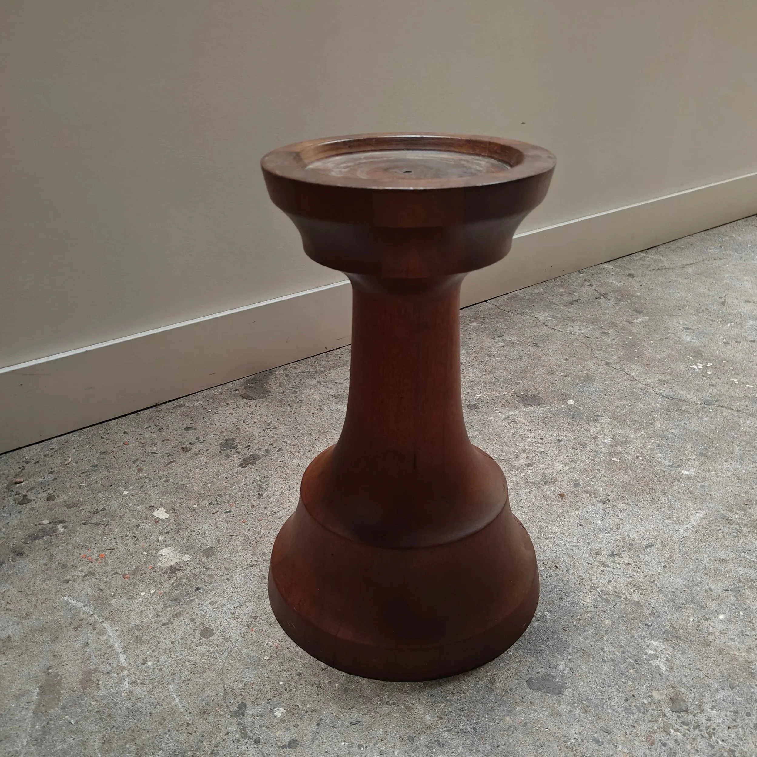 Teak+pedestal+in+a+chess+piece+like+shape+2.jpg