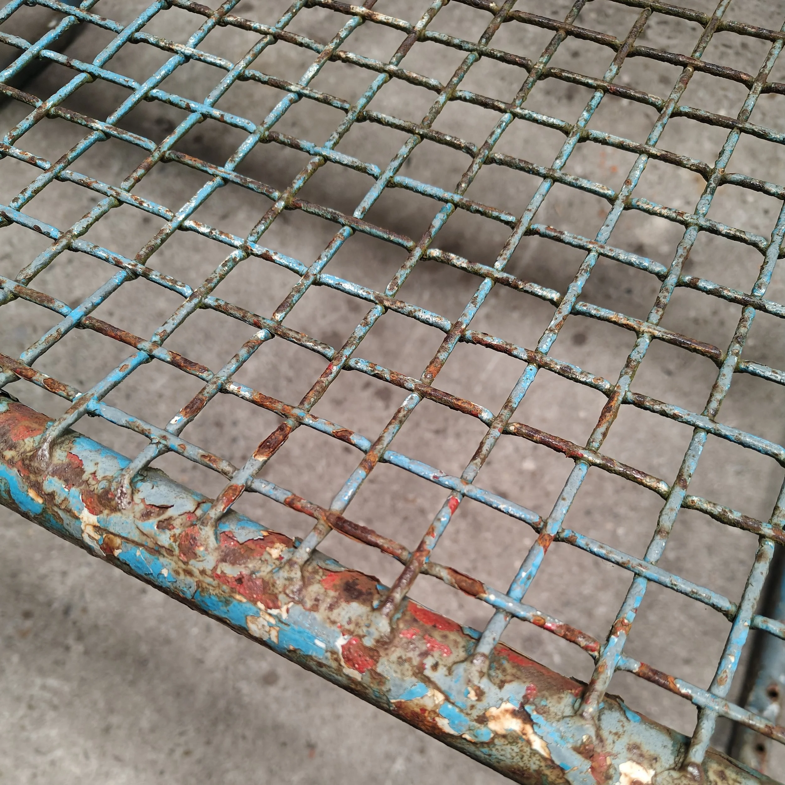 Iron bench Car Katwijk 3.jpg