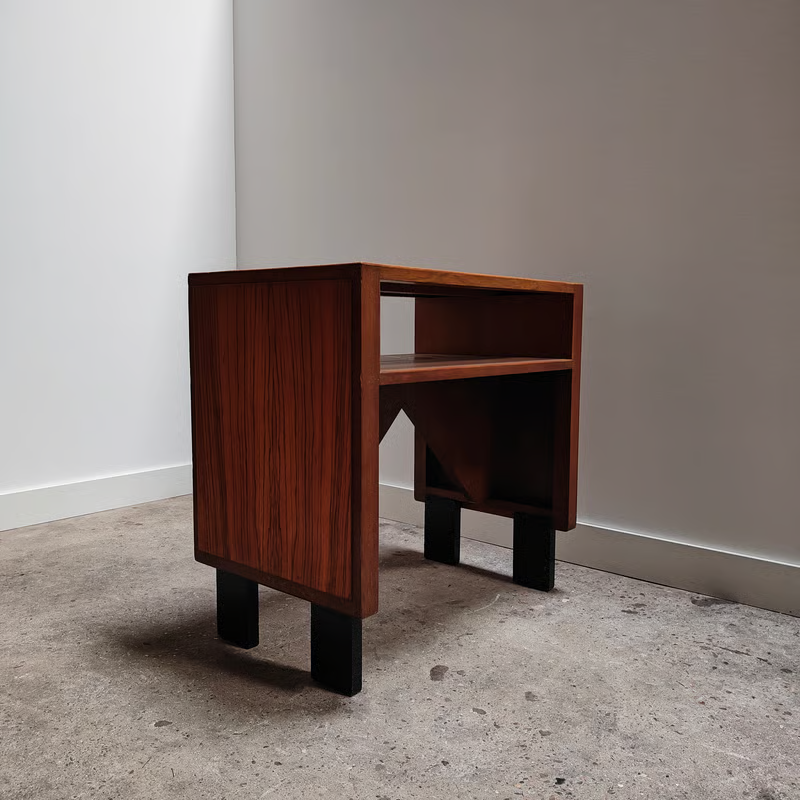 Amsterdam school console 1.png