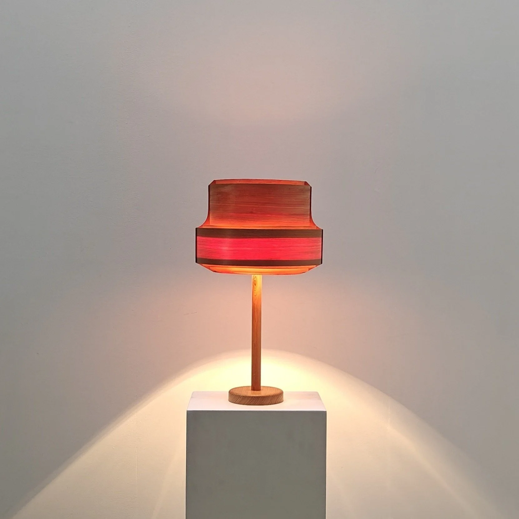 Pine desklamp solbackens svarveri hyssna sweden 7.jpg