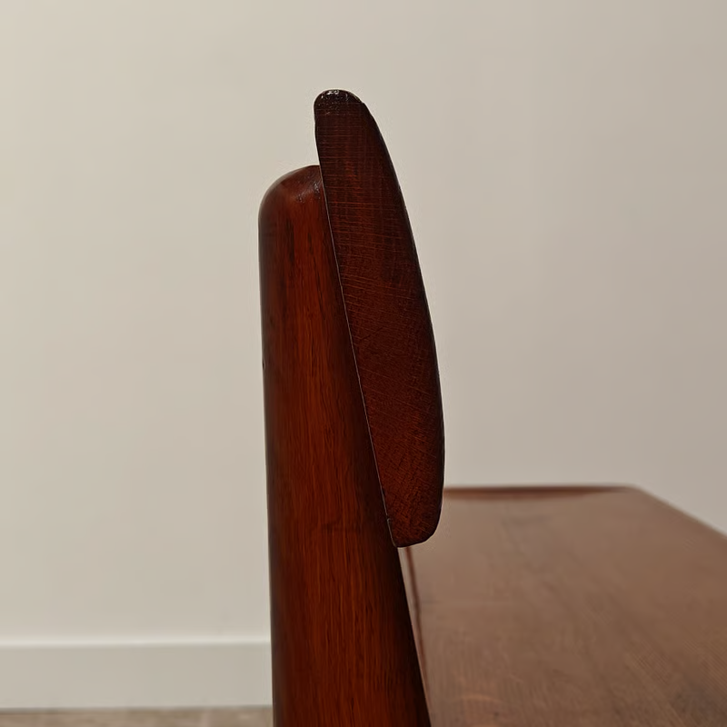 Antique oak bench in a subtle Amsterdam school style 13.png