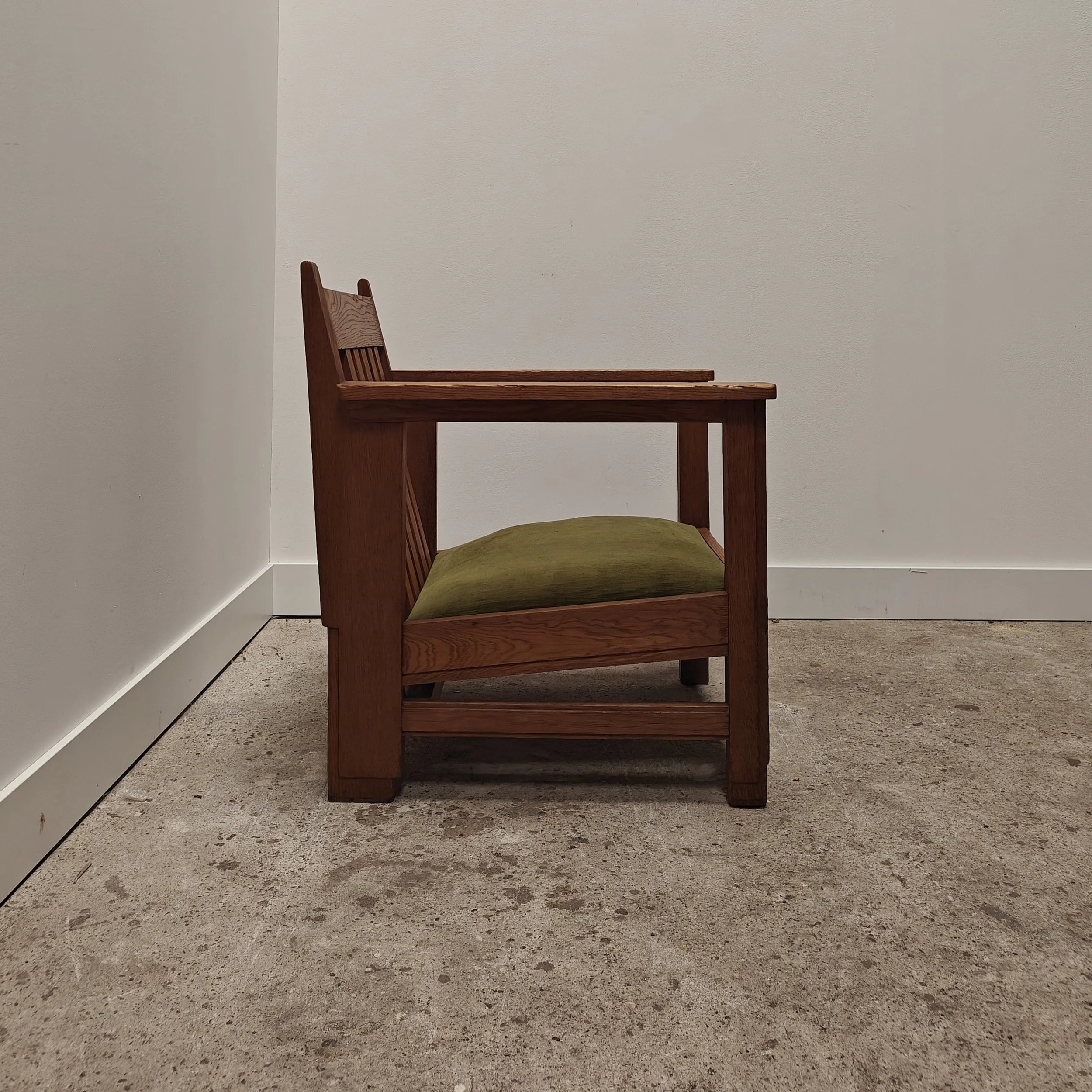 Architectural armchair Amsterdamse school from the 1920s 2.jpg