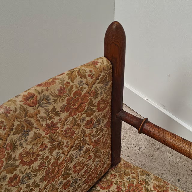 Amsterdam school arm chair 2.png