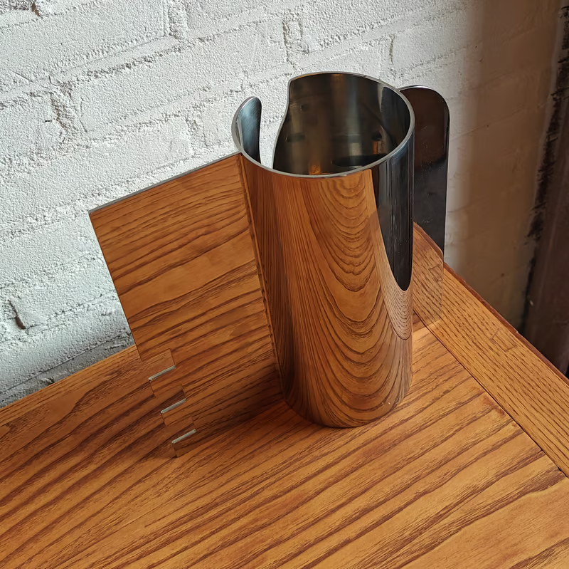 Zepter design vase by Davorin Horvat 3.png