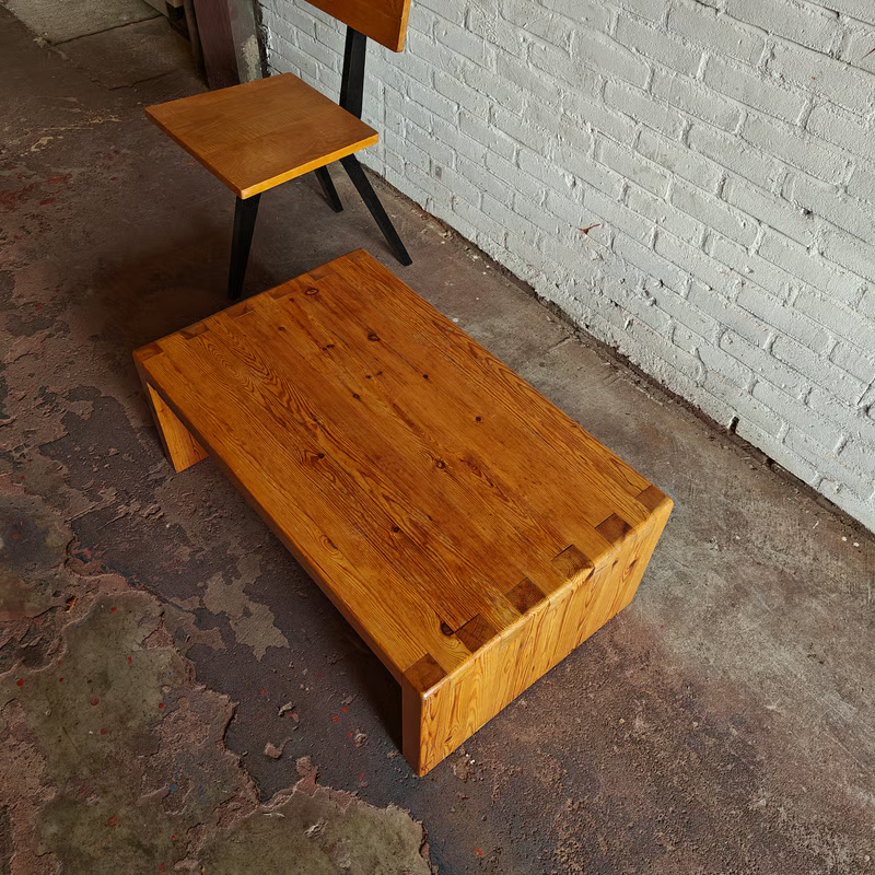 Pine coffeetable with joints 3.png