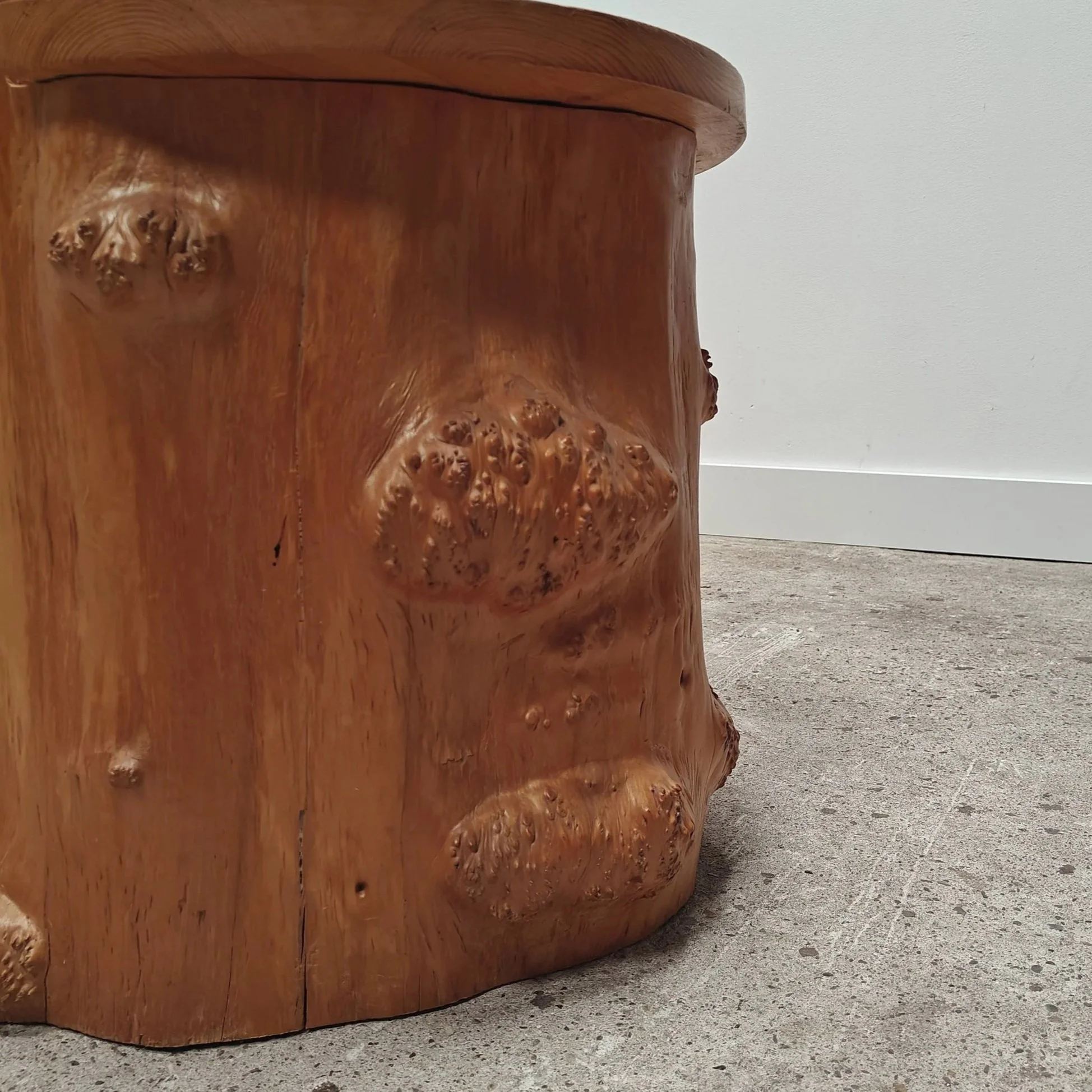 Tree+trunk+kubb+chair+with+knots+9.jpg