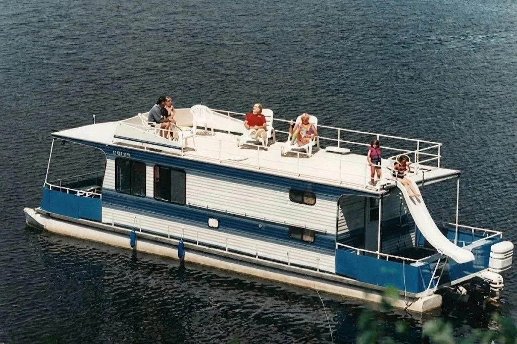 Getaway+44-foot-exterior+150px.jpg