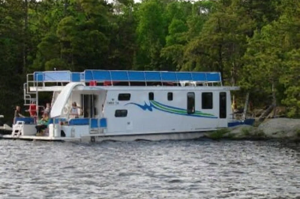 Birch+Lake+52-foot-exterior+150px.png