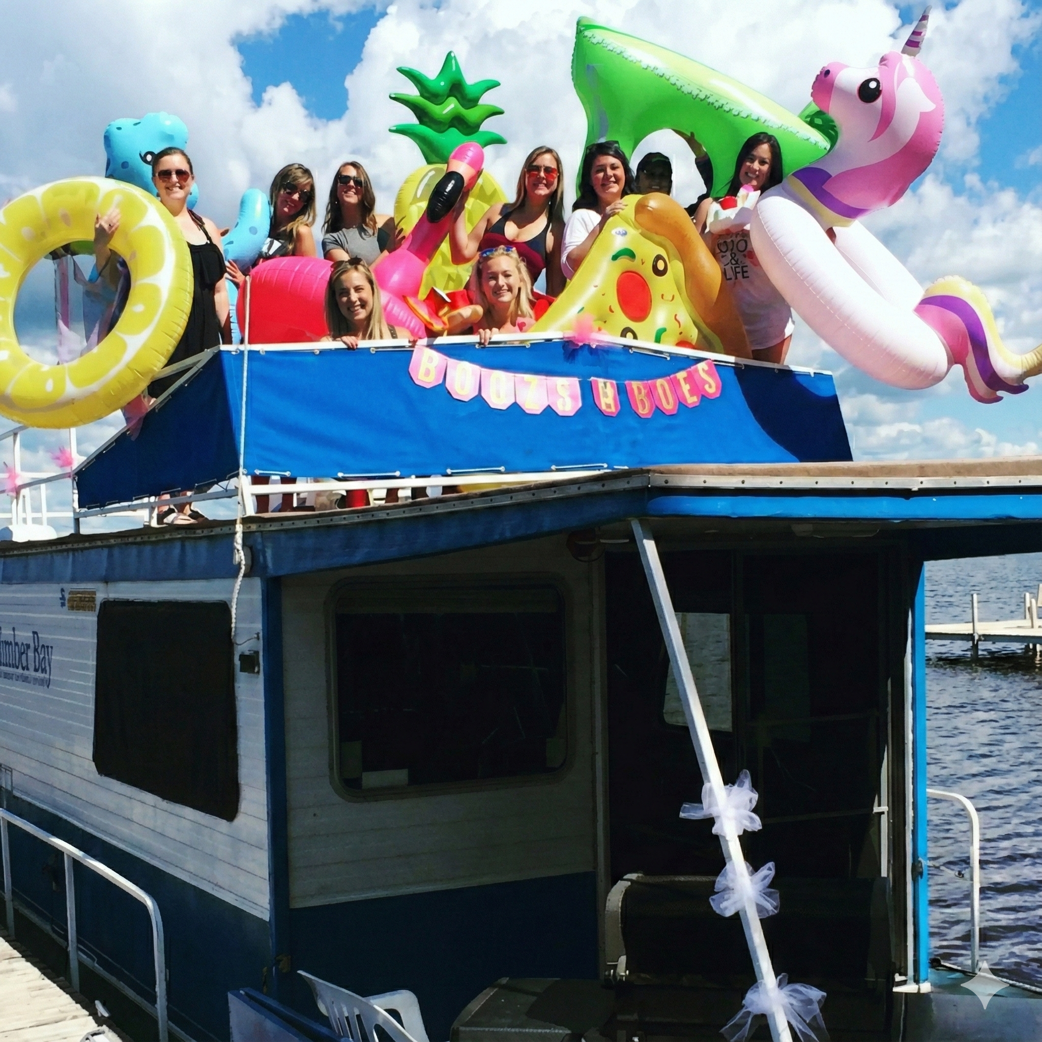 Houseboat Lifestyle 03.png