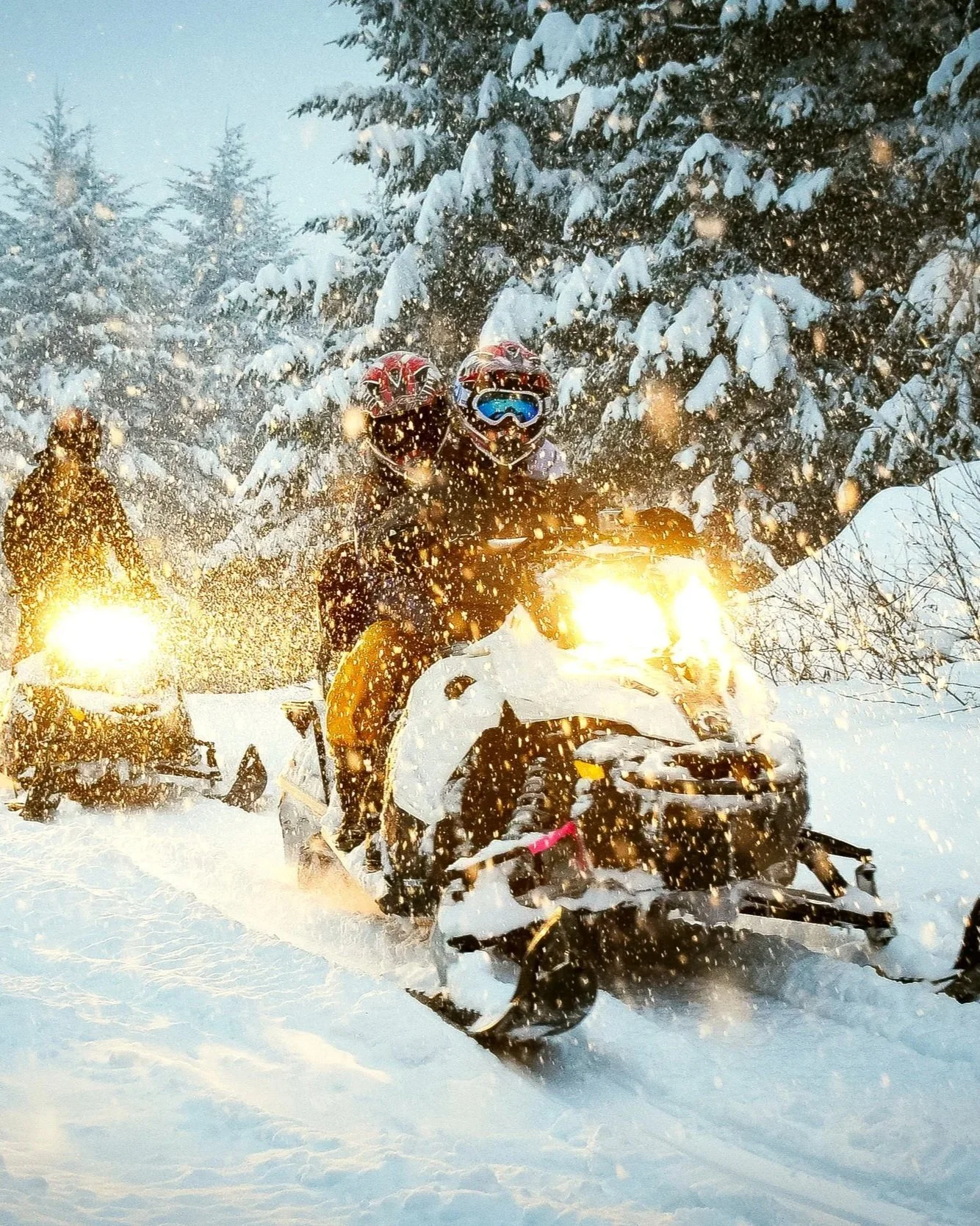 Snowmobiling 01_opt.jpg