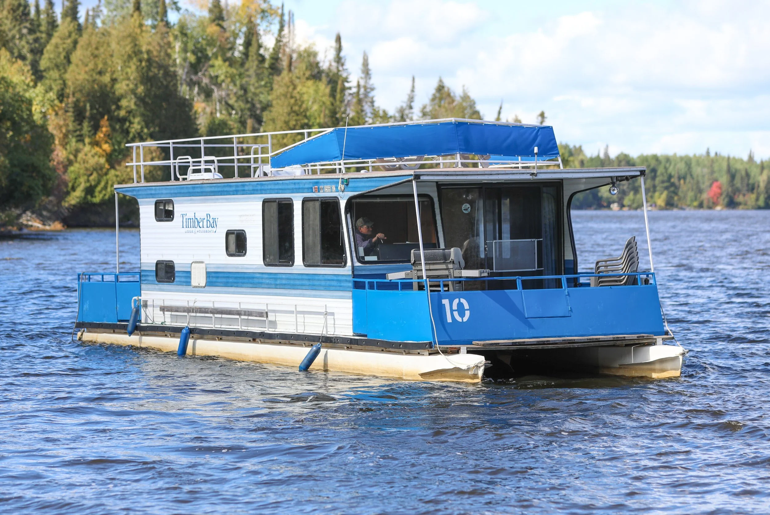 HB10 Houseboat Lifestyle 02_opt.jpg