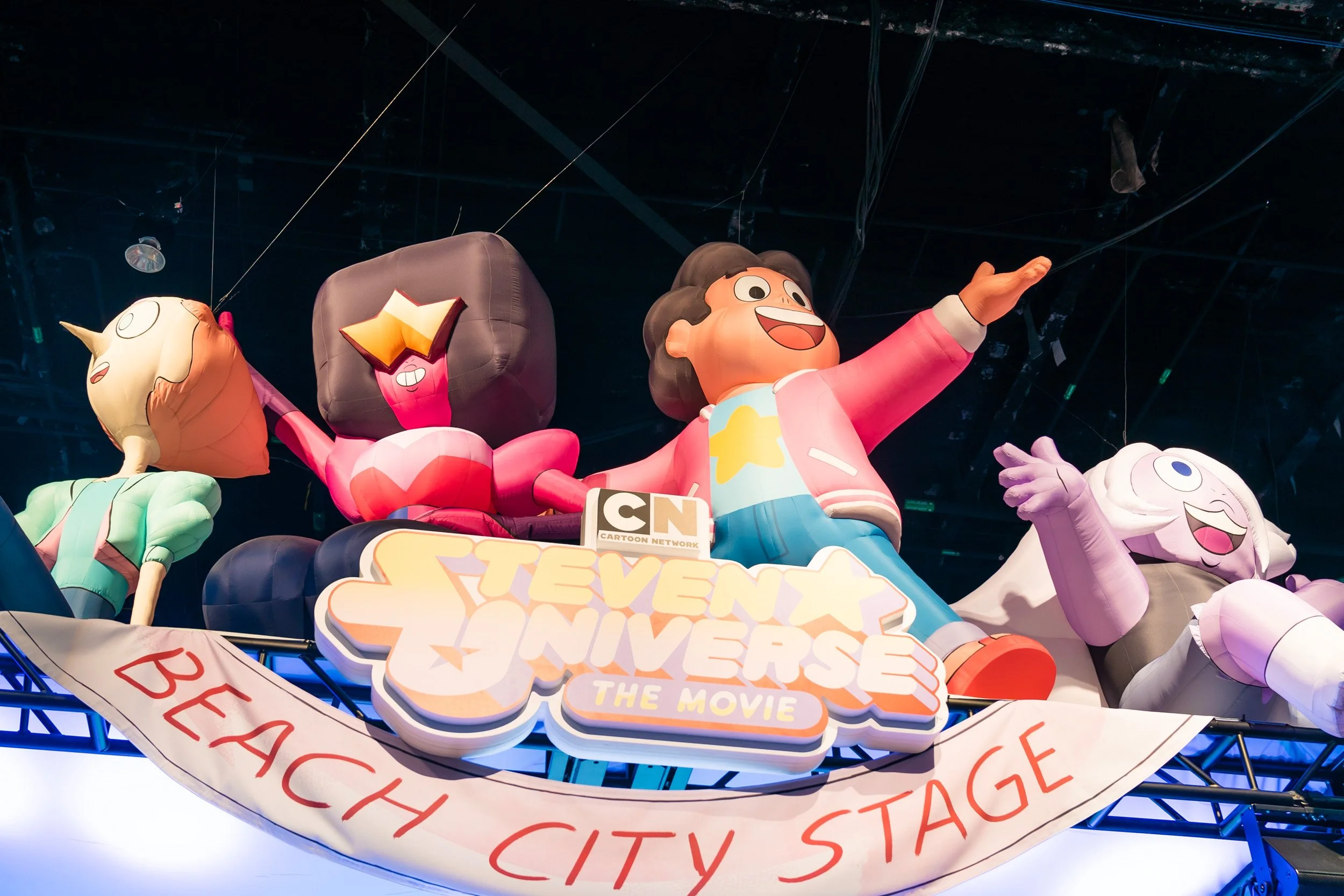 SDCC SU balloons.jpg