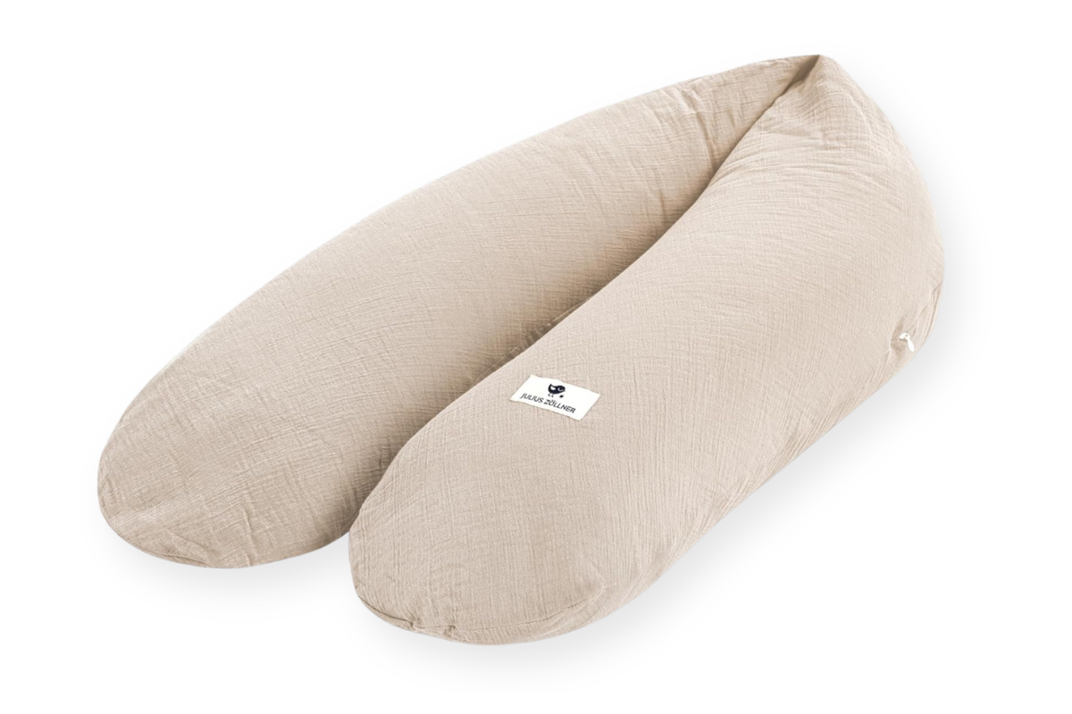 Julius Zöllner Stillkissen 190 cm in Musselin-Baumwolle mit Verpackung, Frontansicht auf weißem Hintergrund