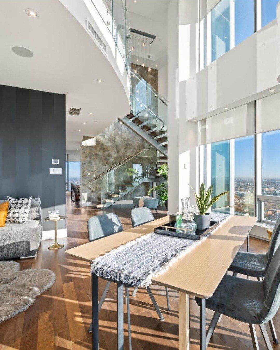 It&rsquo;s #SexyHouseSaturday. Try not to stare. 🏙️

Perched in the Pearl Tower, this 3,415 sq. ft. sub-penthouse is pure architectural eye candy. With 20-foot vaulted ceilings and floor-to-ceiling glass, the 270-degree views of the river valley and