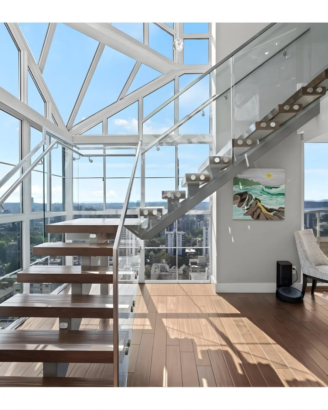 Penthouse in the West End with water views on BOTH sides&hellip; because one view simply isn&rsquo;t enough.

17&rsquo;6 ceilings, a chef&rsquo;s kitchen built for hosting, accordion patio doors, and a library floating above the living room like some