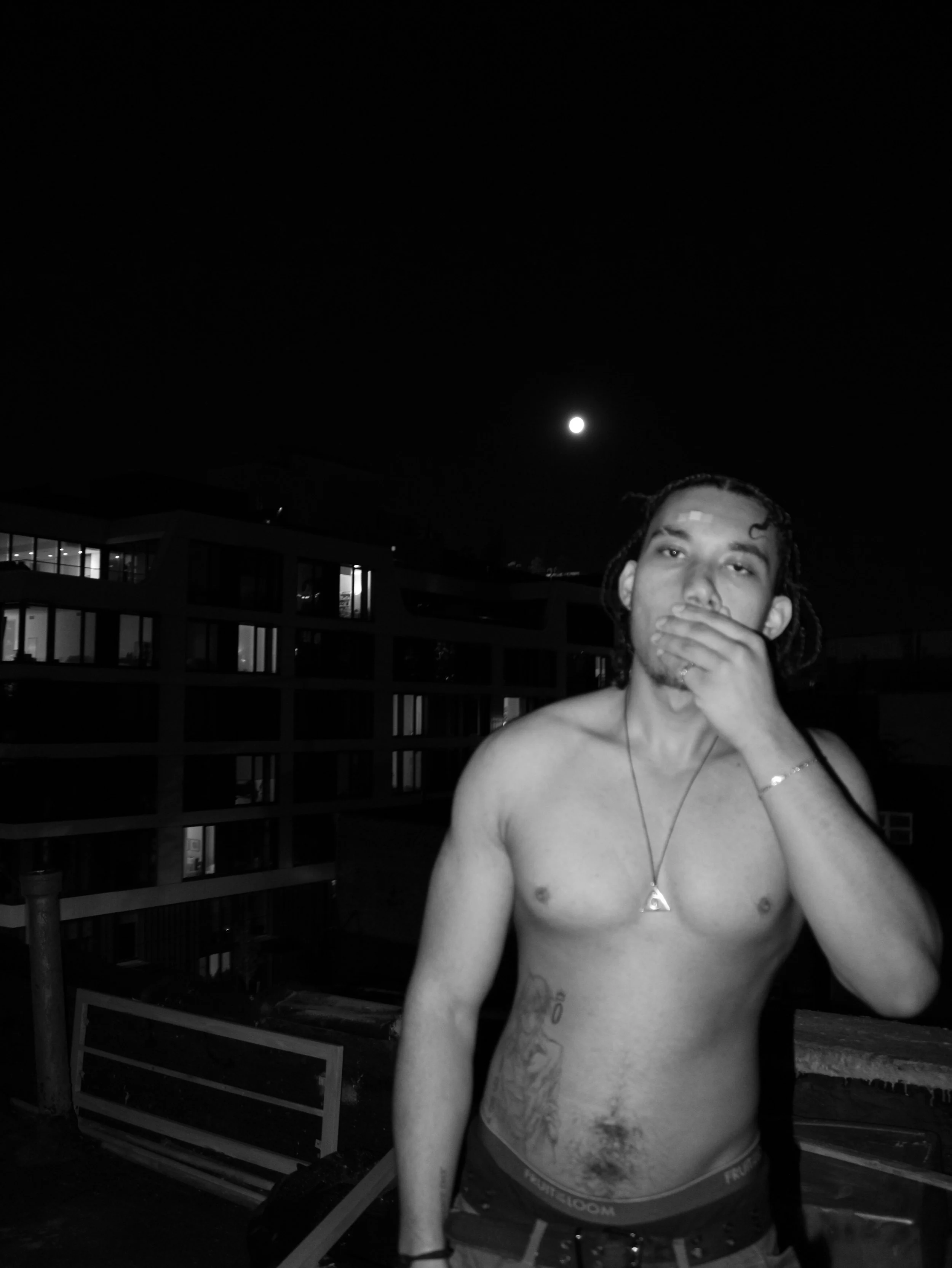 No Shirt Damon pic.JPEG