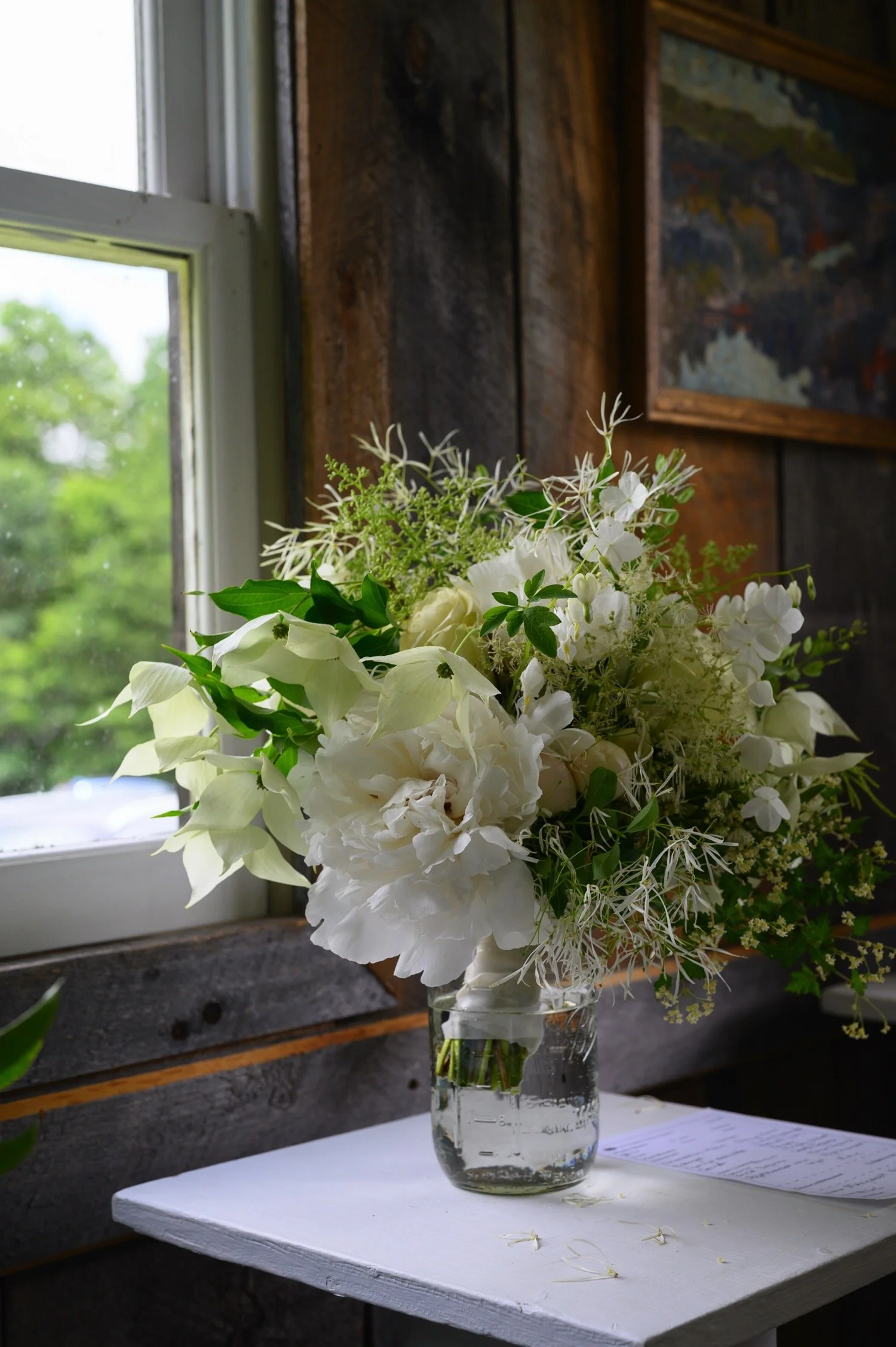 MONADNOCK-GARDEN-CLUB-white-bouquet-window.jpg