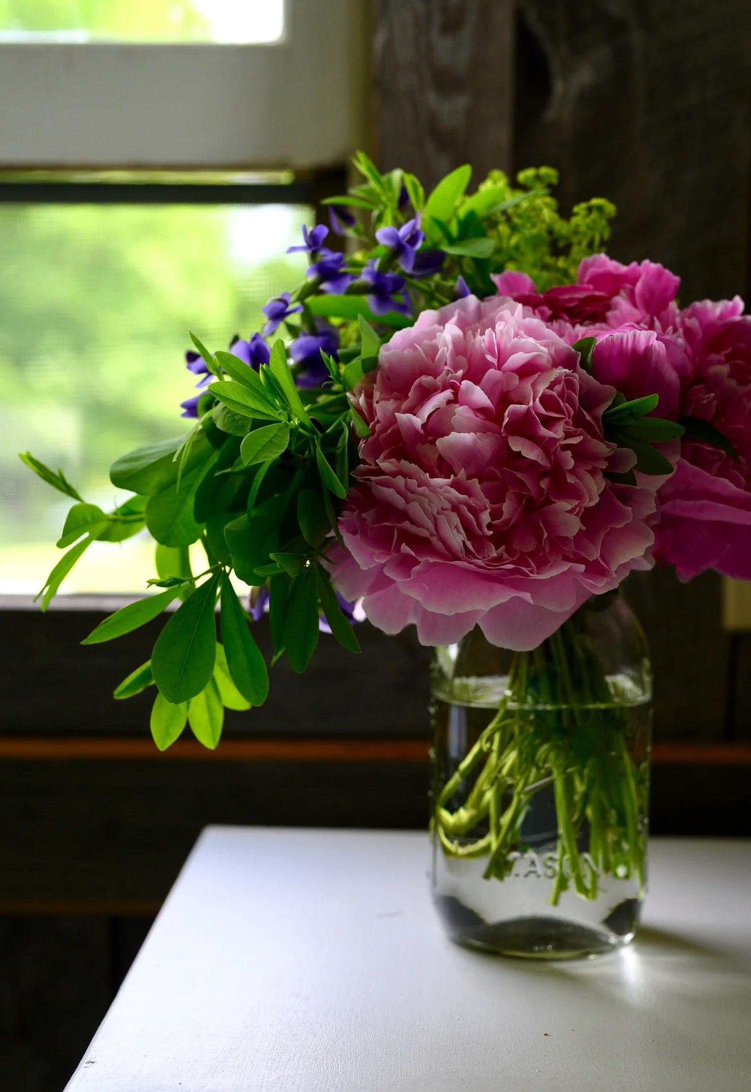 MONADNOCK-GARDEN-CLUB-peonies-mason-jar.jpg