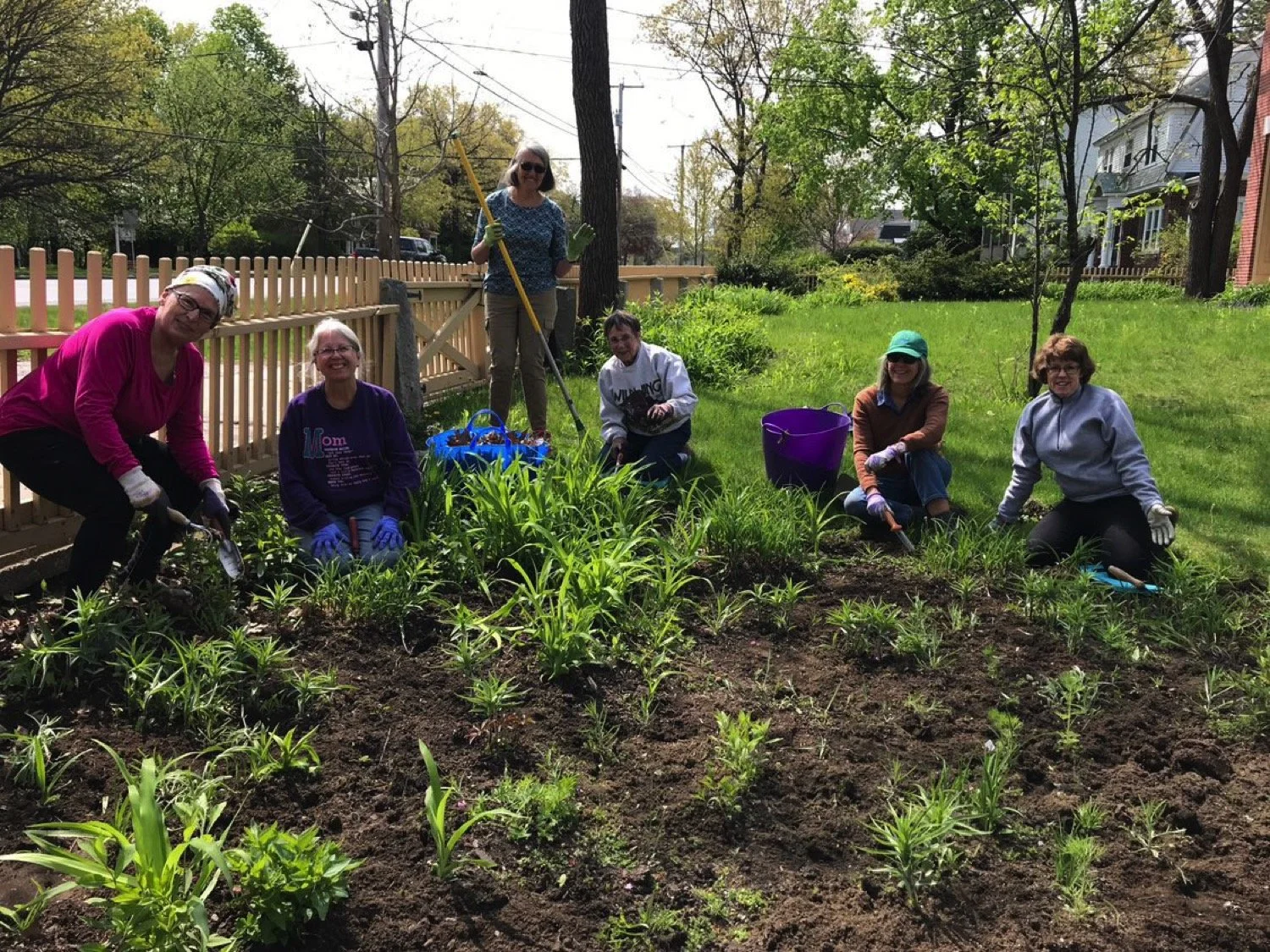 MONADNOCK-GARDEN-CLUB-planting-day.jpg