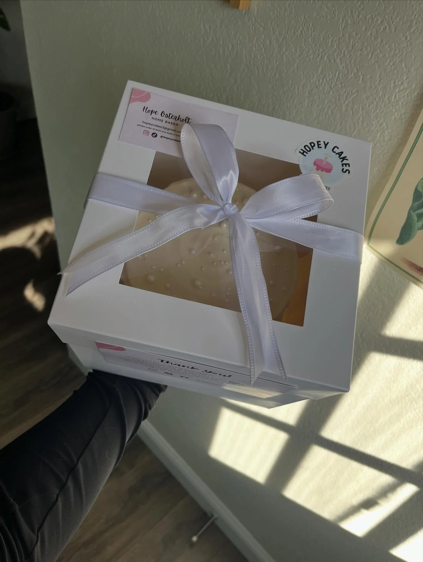 Each cake is a gift, carefully packaged and all tied up with a bow! 🎀 

We pay attention to detail with every order from baking to delivery so you can focus on celebrating your special moments! 🫶🏼

#cakes #cakedecorating #cakeinspiration #baker