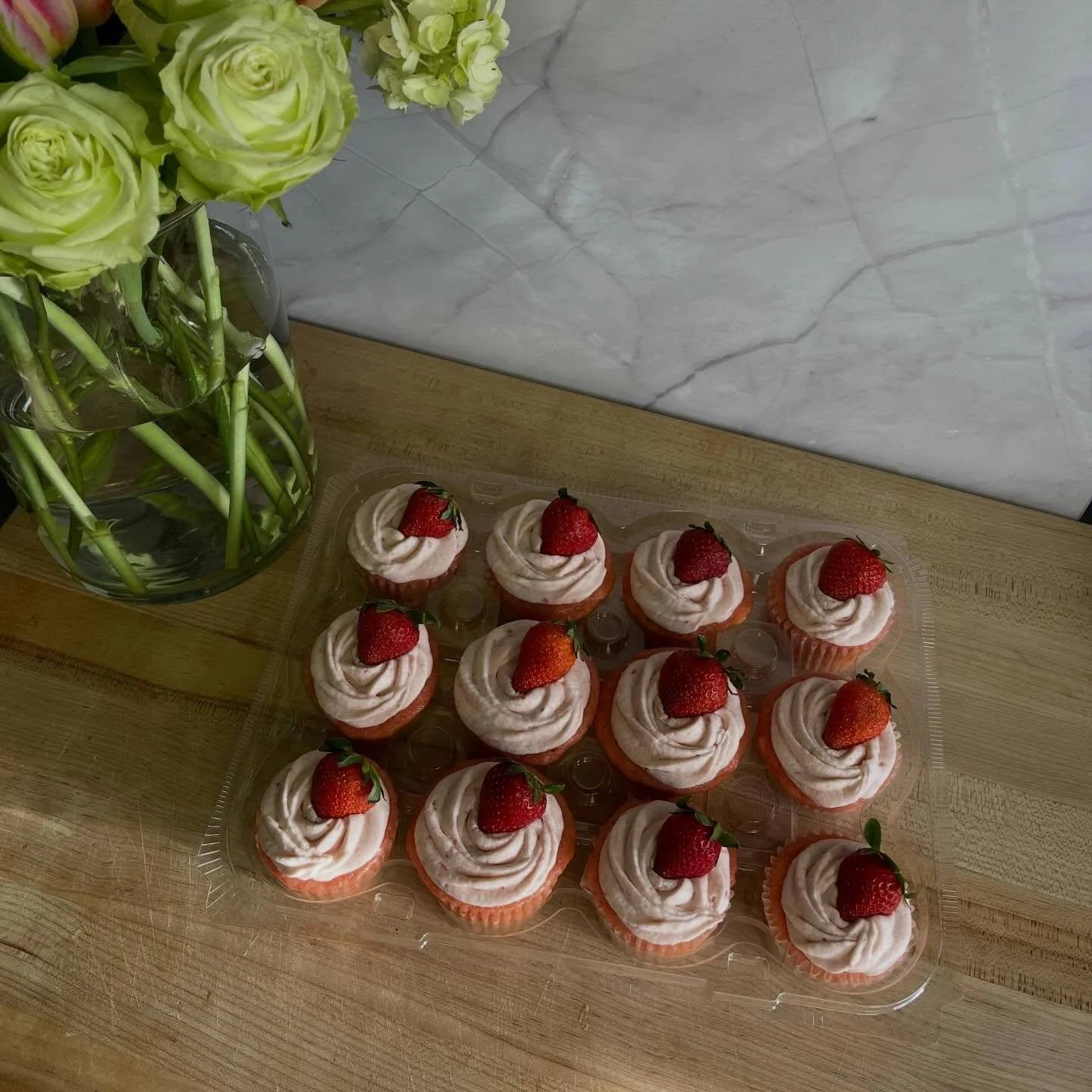 Spring is here, which means fresh Spring flavors! 🌸🍓🍀🫐🌷🍋

Now offering Strawberry cake and strawberry buttercream! 🍓 

#cupcake #cakeinspirations #baker #cakedecorator