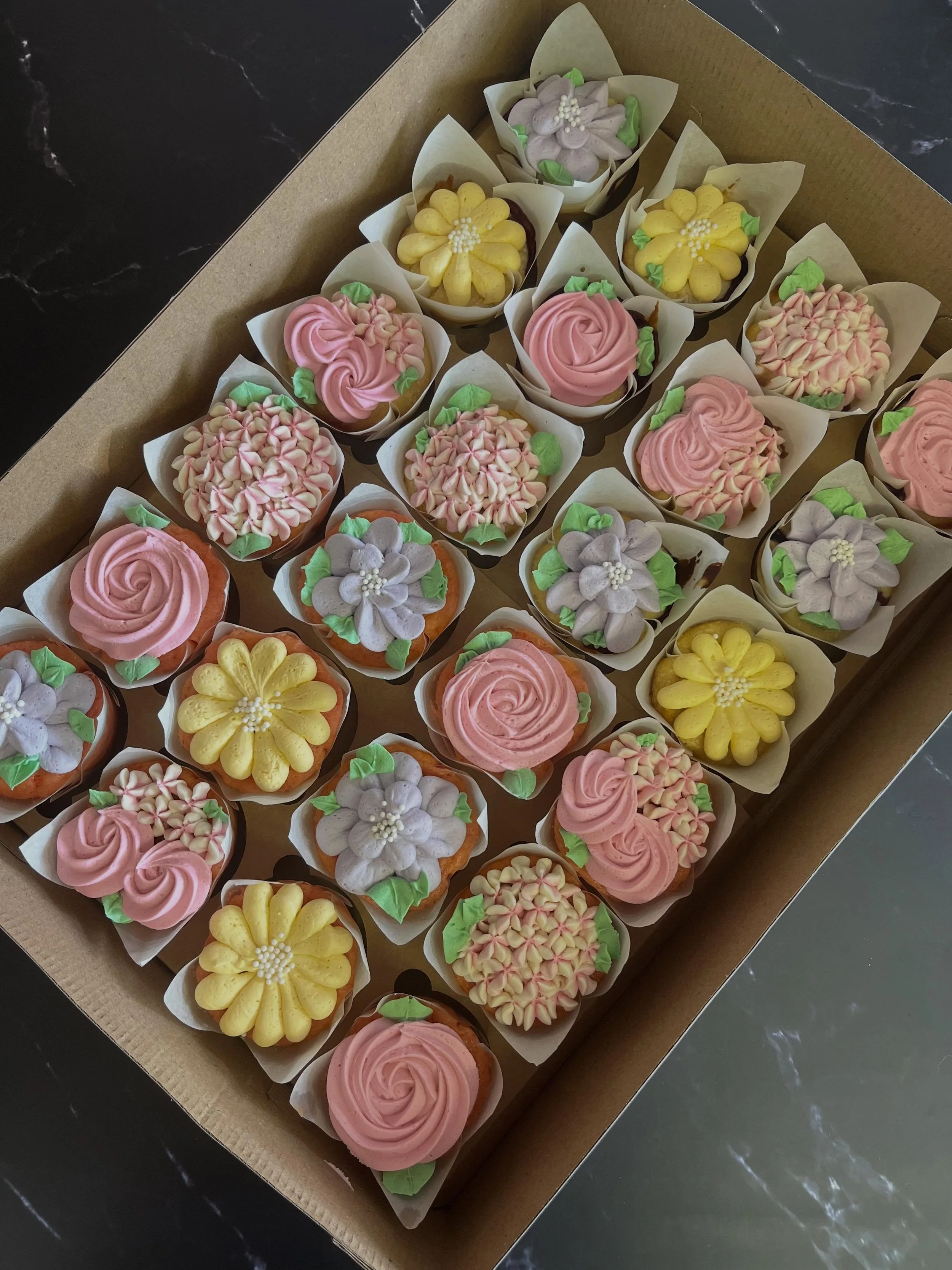 Spring flowers! 🌸🌻🌺🪻🌼 

Obsessed with how these cupcakes turned out! 🤩

Which one are you grabbing first? 😋

#cake #cupcake #cakedecorating