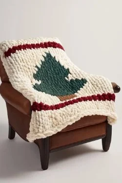 Chunky Knit Christmas Tree Blanket – Handmade Holiday Décor