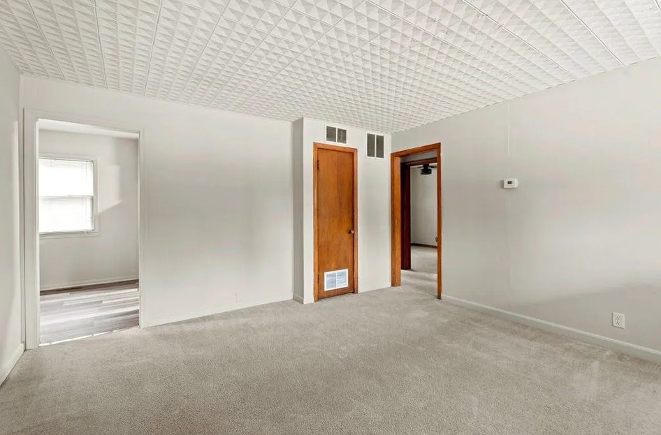 1616 E Funston living room