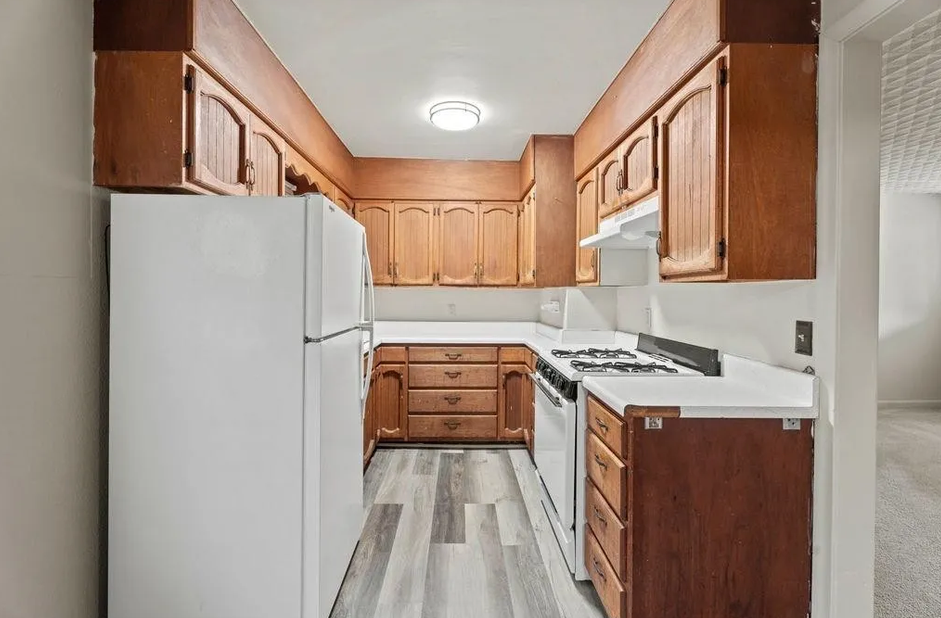 1616 E Funston kitchen