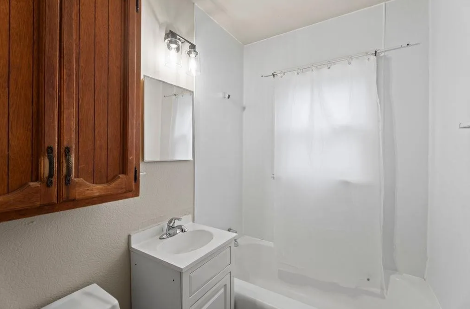 1616 E Funston bathroom with drop in shower tub