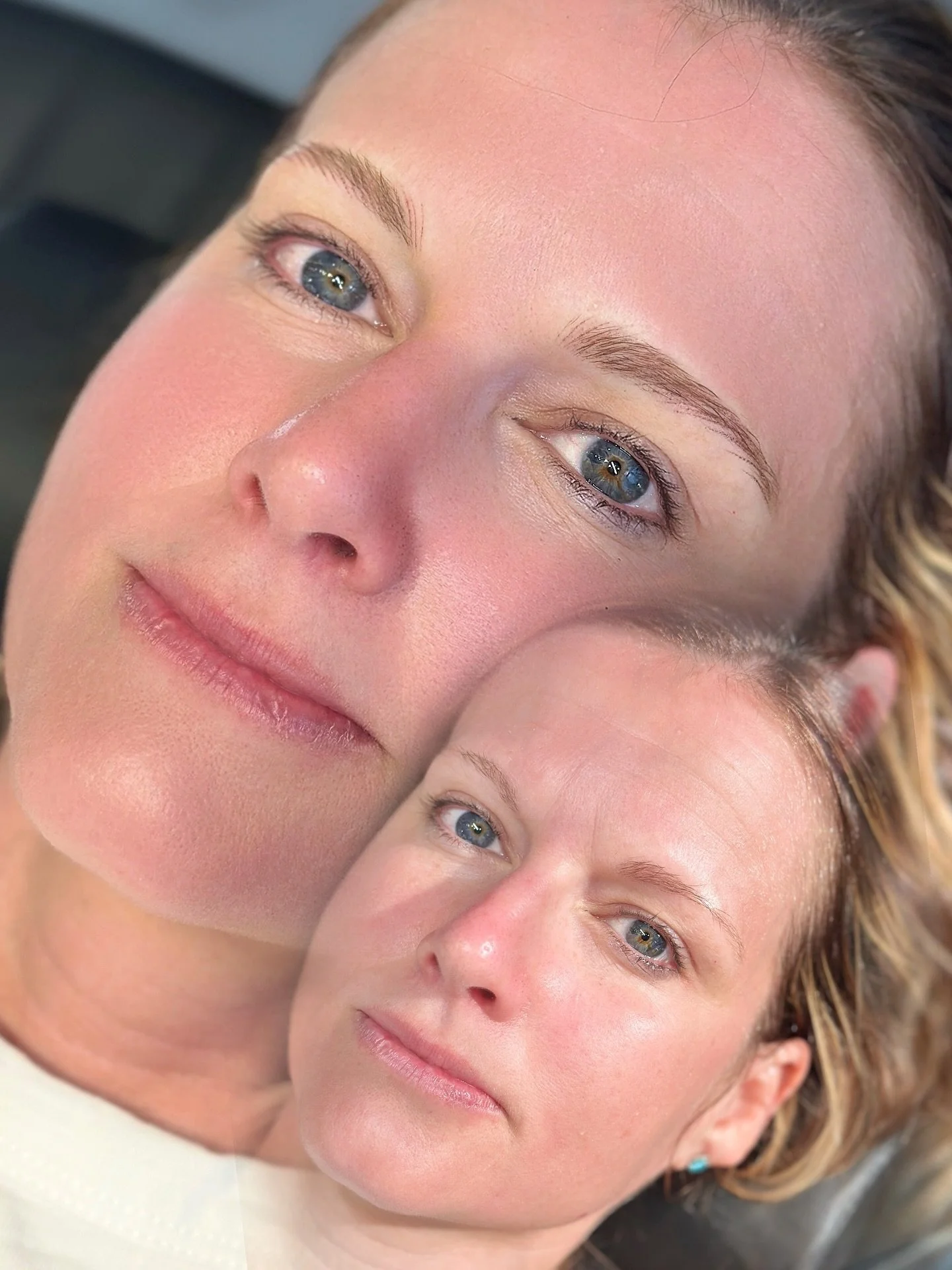 Natural brows, elevated. The kind that make you look twice not because they’re bold, but because they’re yours, refined. ➡️
.
.
Brows by @gotbrowsbyjeanette