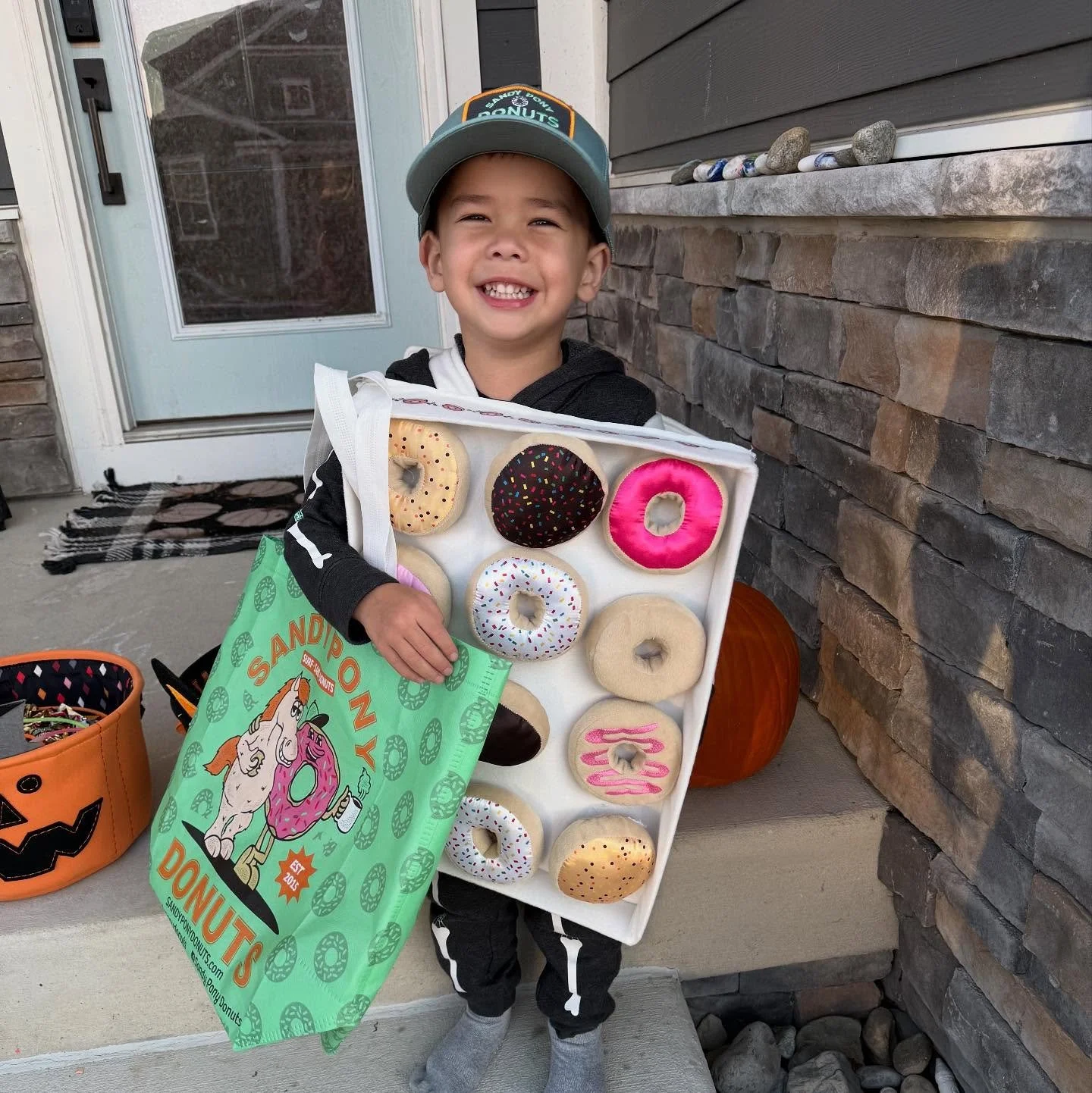 Cutest Halloween costume goes to 3 year old Logan! 

#sandyponydonuts #hapakid #bethanybeach #delmarvadonuts #donutcostume #hapa