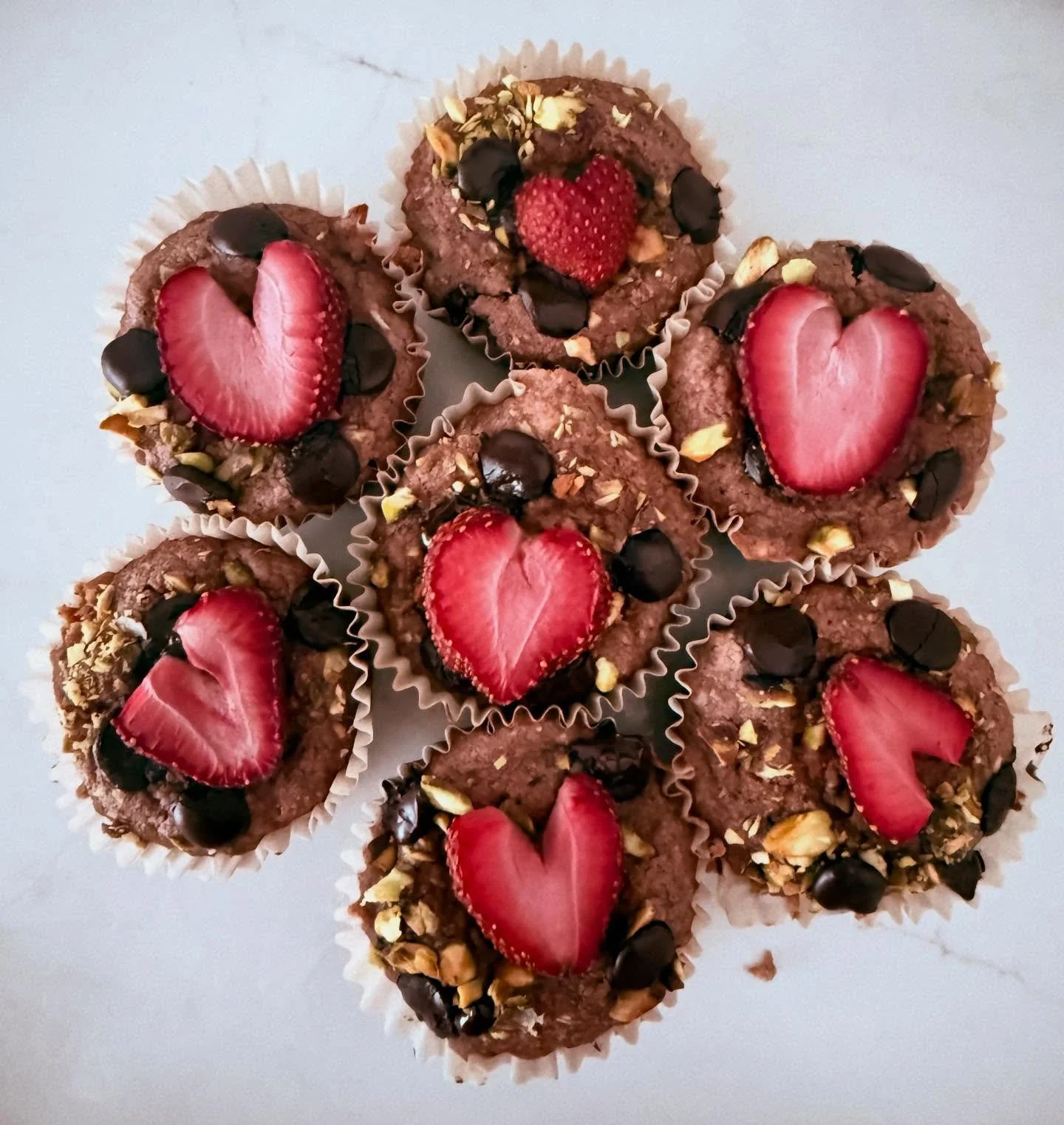 The secret ingredient is always love! ~ 

What&rsquo;s inside?
Entirely organic ingredients 
Dark chocolate sweetened with coconut sugar
Strawberries
Pistachios 
Bananas are naturally super sweet so only a hint of maple
Oat flour
Almond flour 
Chia s