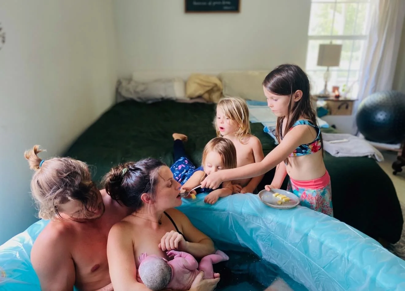 Birth is a family story.
Watching siblings ooh and ahh, a partner holding steady, an eldest daughter offering snacks with so much love, many hands holding this once anew mama up in the way she so deserves. 
These are the moments that shape a child&rs